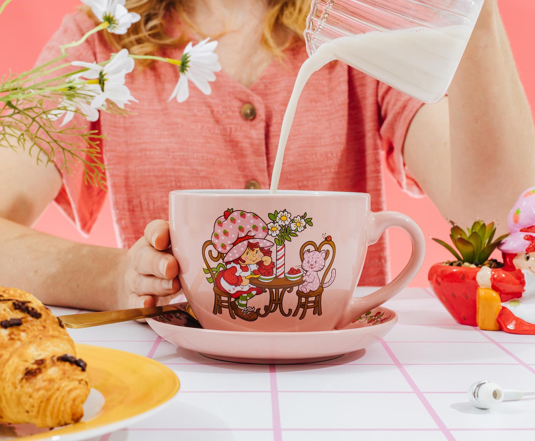 Strawberry Shortcake Ceramic Teacup and Saucer Set | Holds 22 Ounces