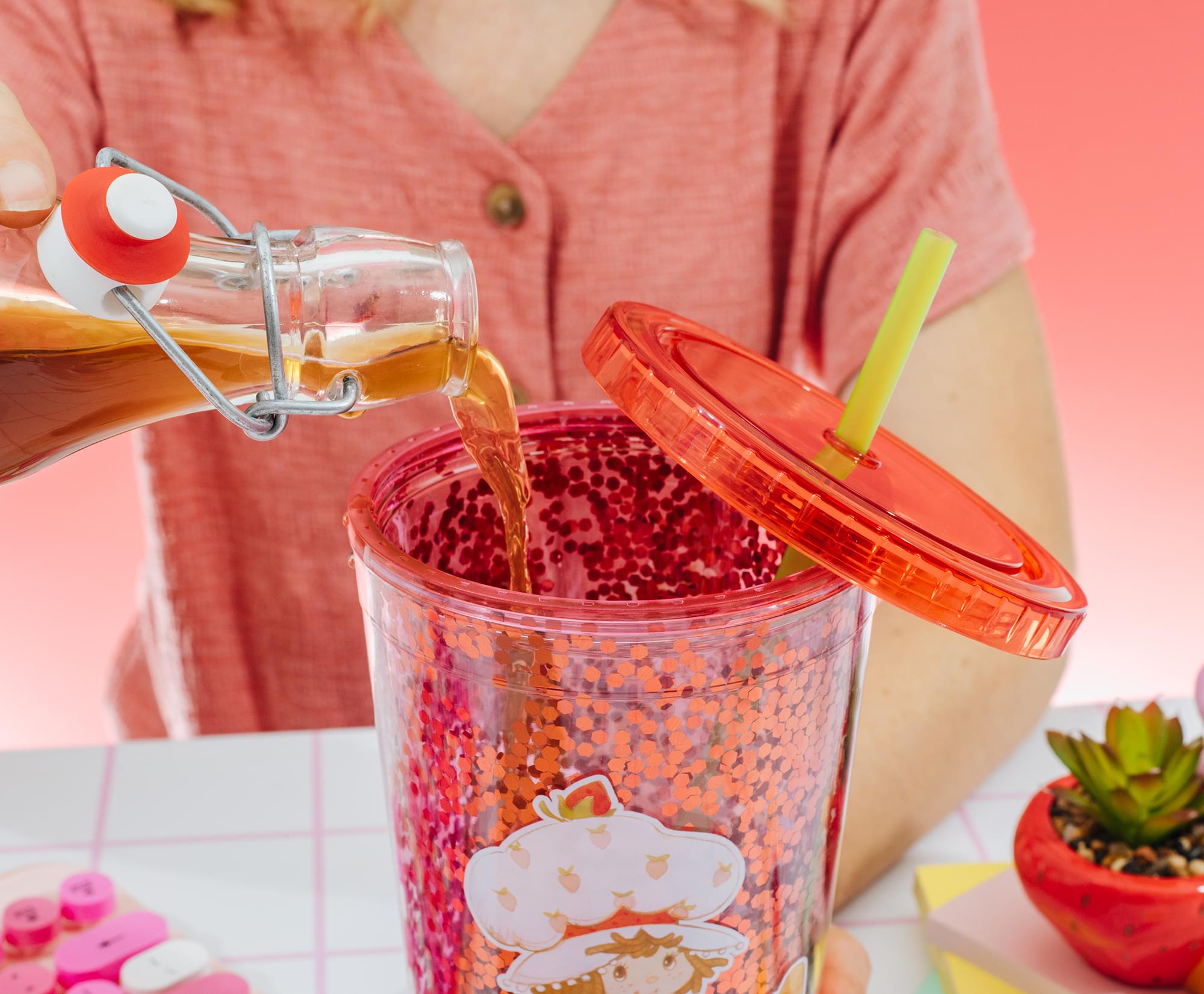 Strawberry Shortcake 32-Ounce Confetti Carnival Cup With Lid and Straw