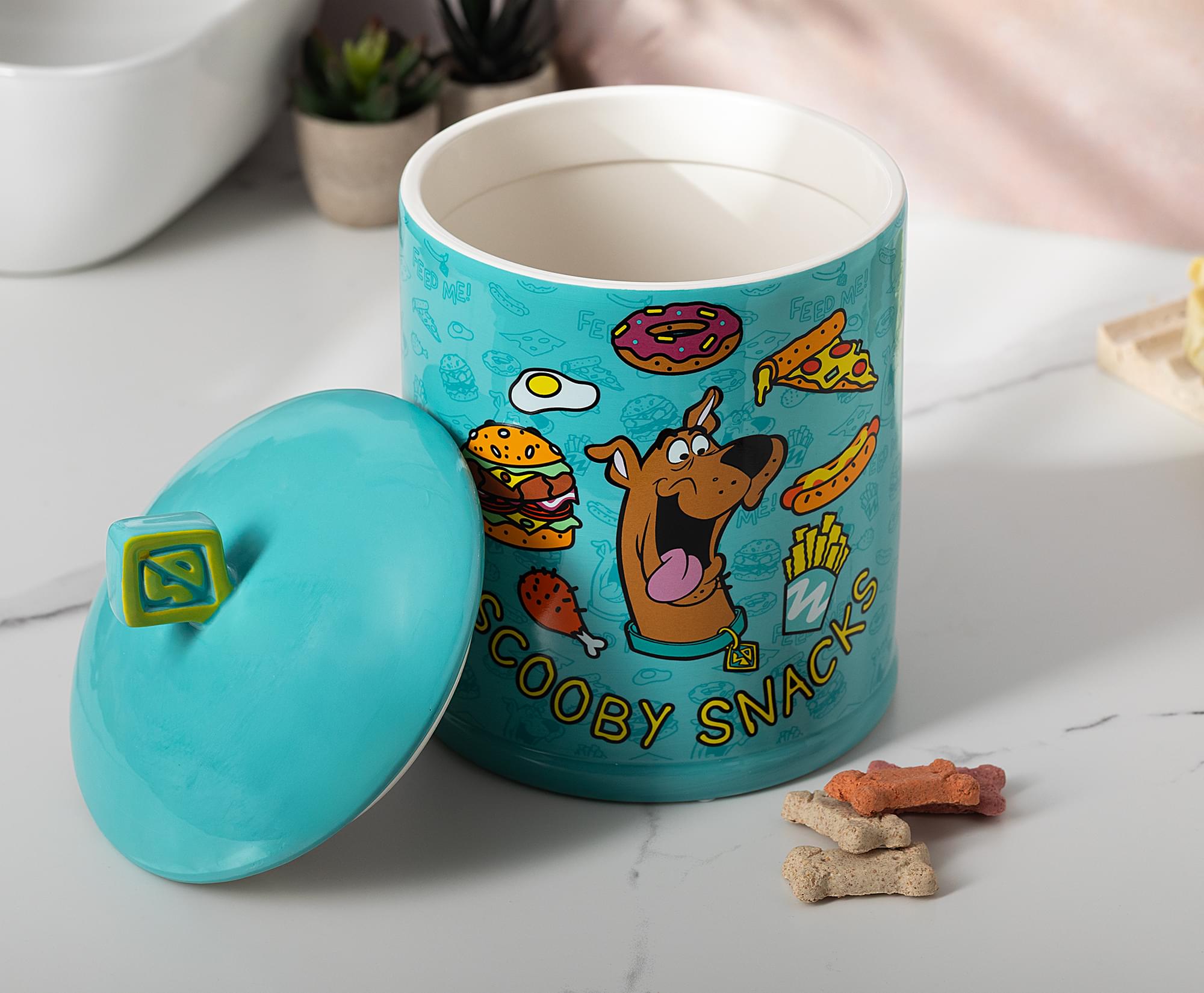 Scooby-Doo Food Pattern 10-inch Ceramic Snack Jar