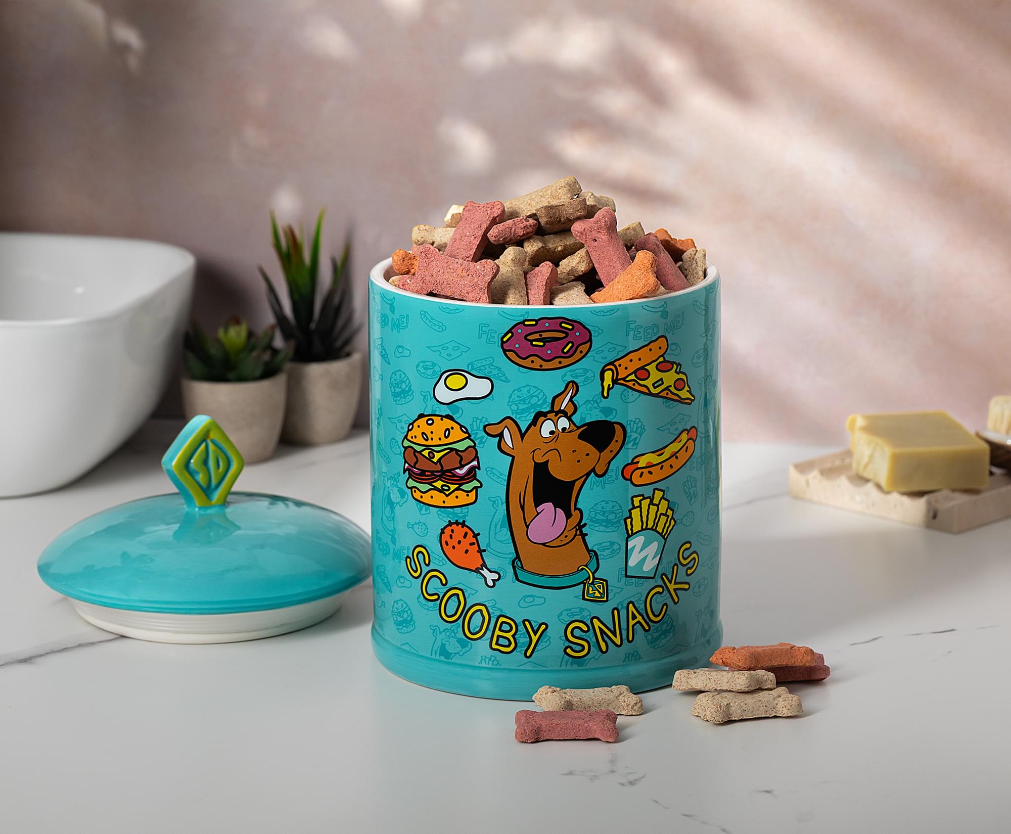Scooby-Doo Food Pattern 10-inch Ceramic Snack Jar