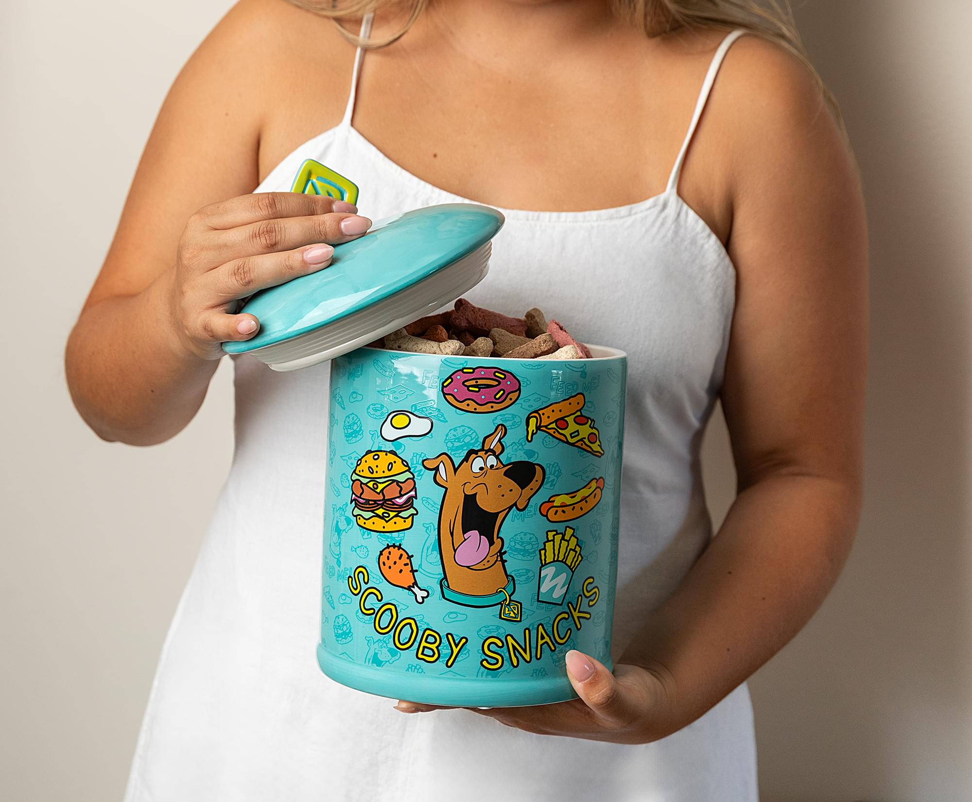Scooby-Doo Food Pattern 10-inch Ceramic Snack Jar