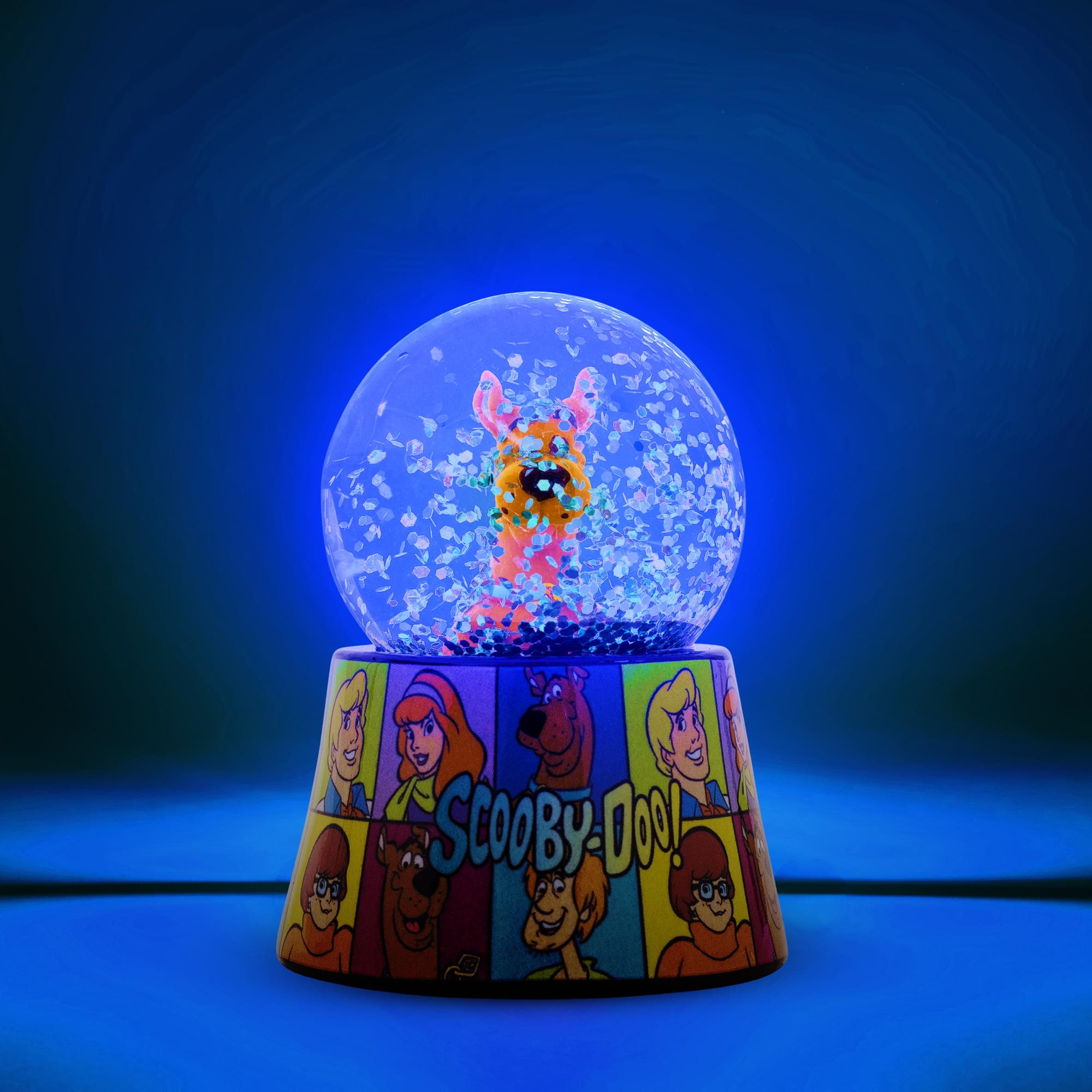 Scooby-Doo 3-Inch Mini Light-Up Snow Globe