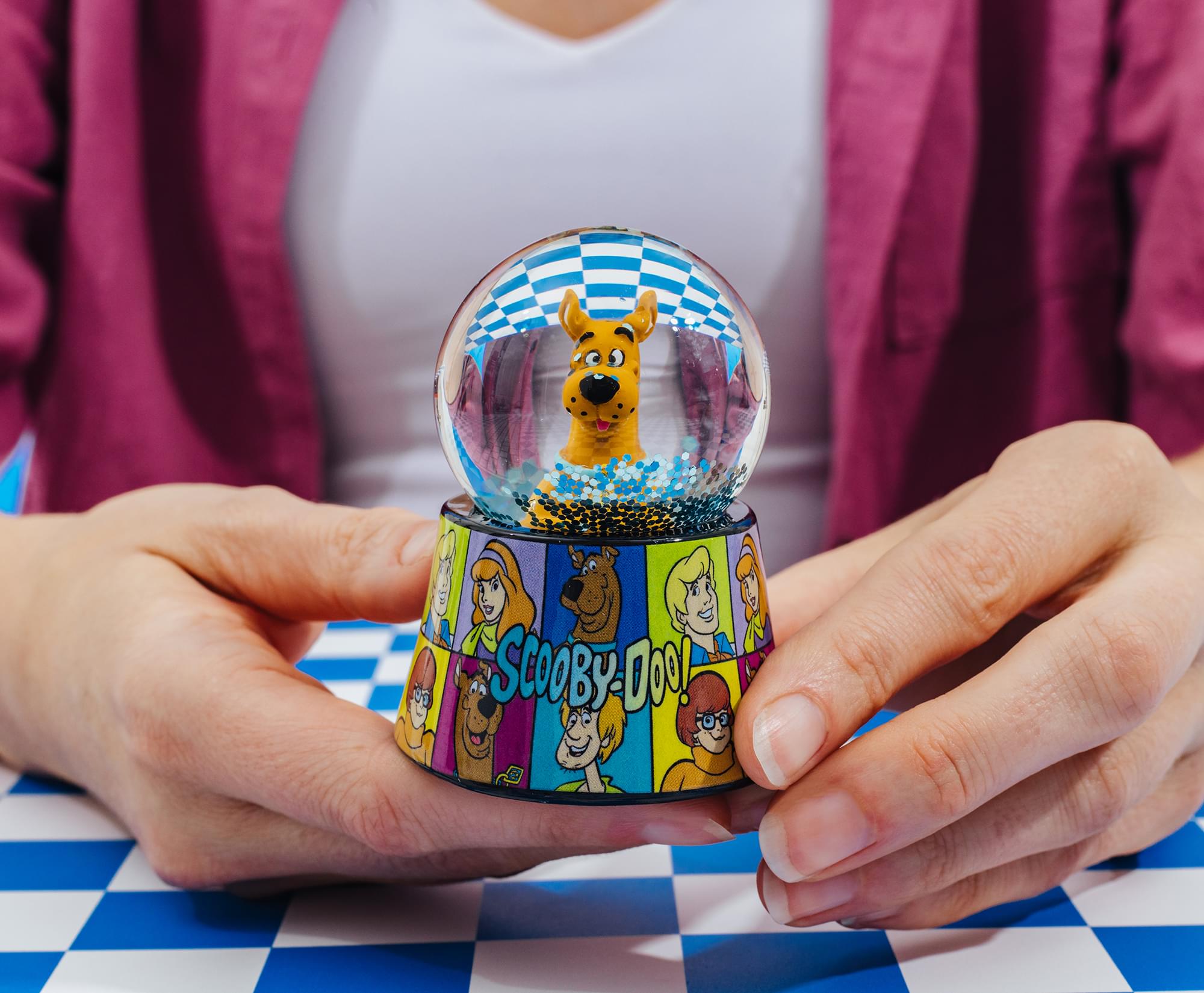 Scooby-Doo 3-Inch Mini Light-Up Snow Globe