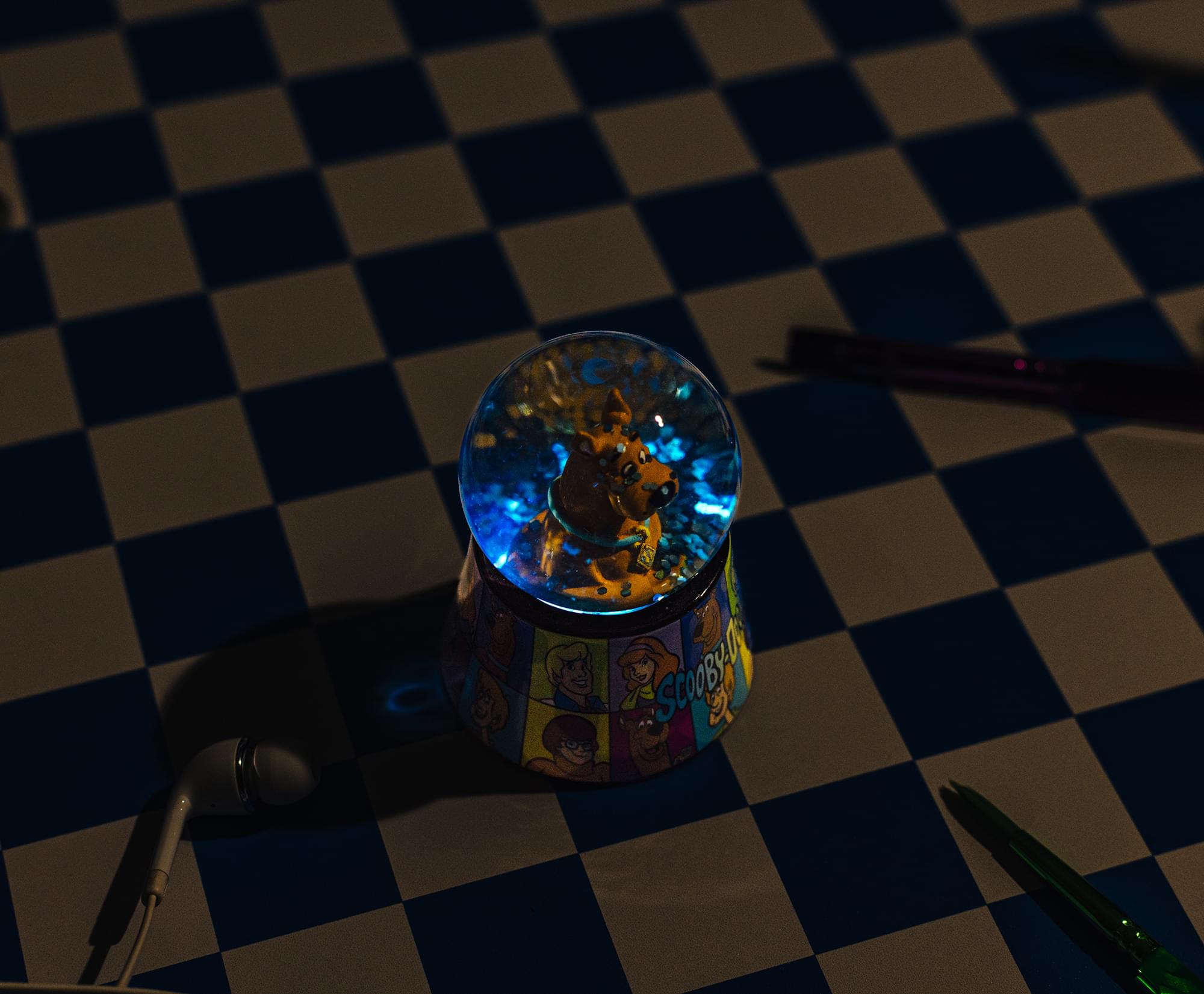 Scooby-Doo 3-Inch Mini Light-Up Snow Globe