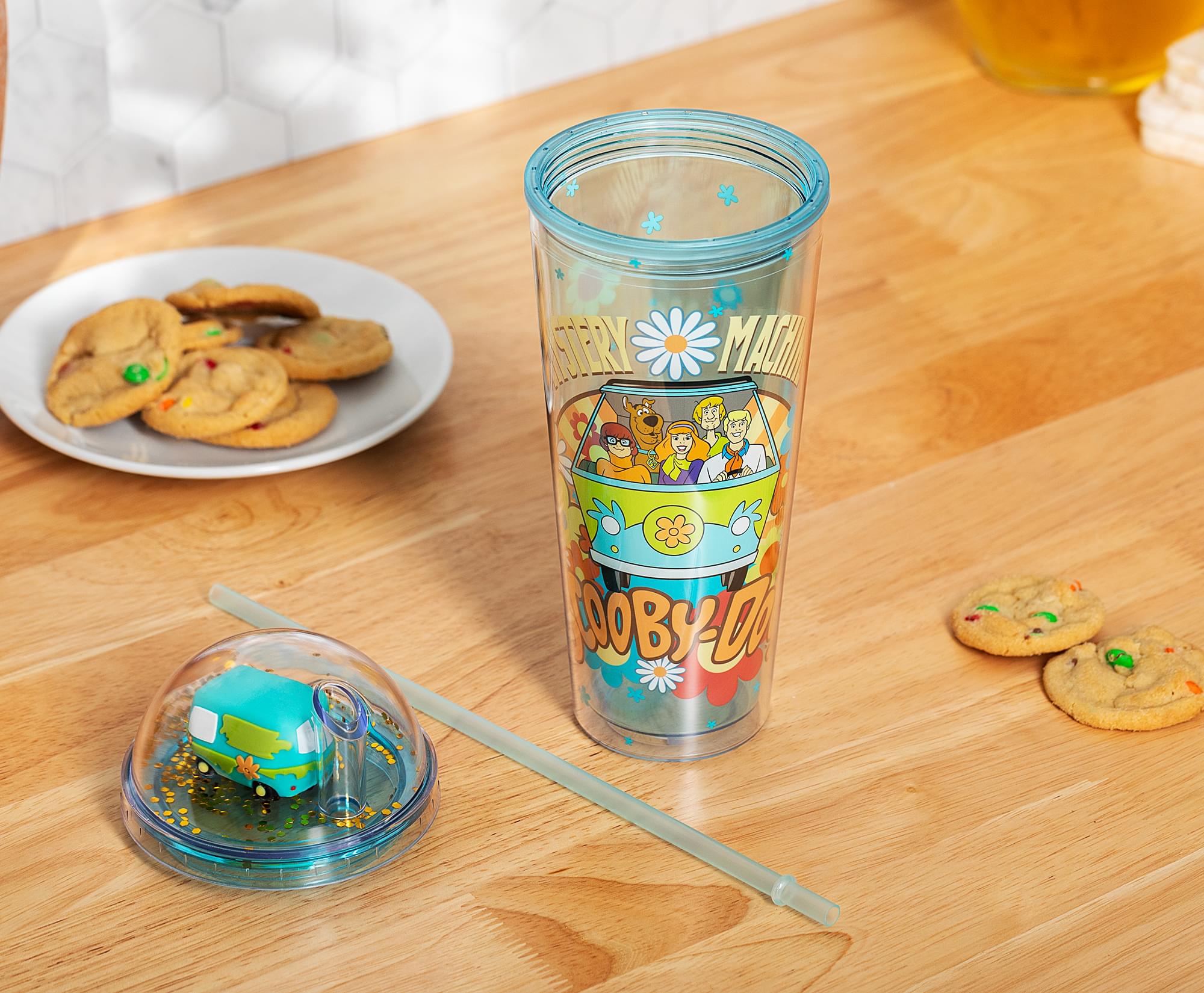 Scooby-Doo Mystery Machine Gang 24-Ounce Carnival Cup With Lid and Straw