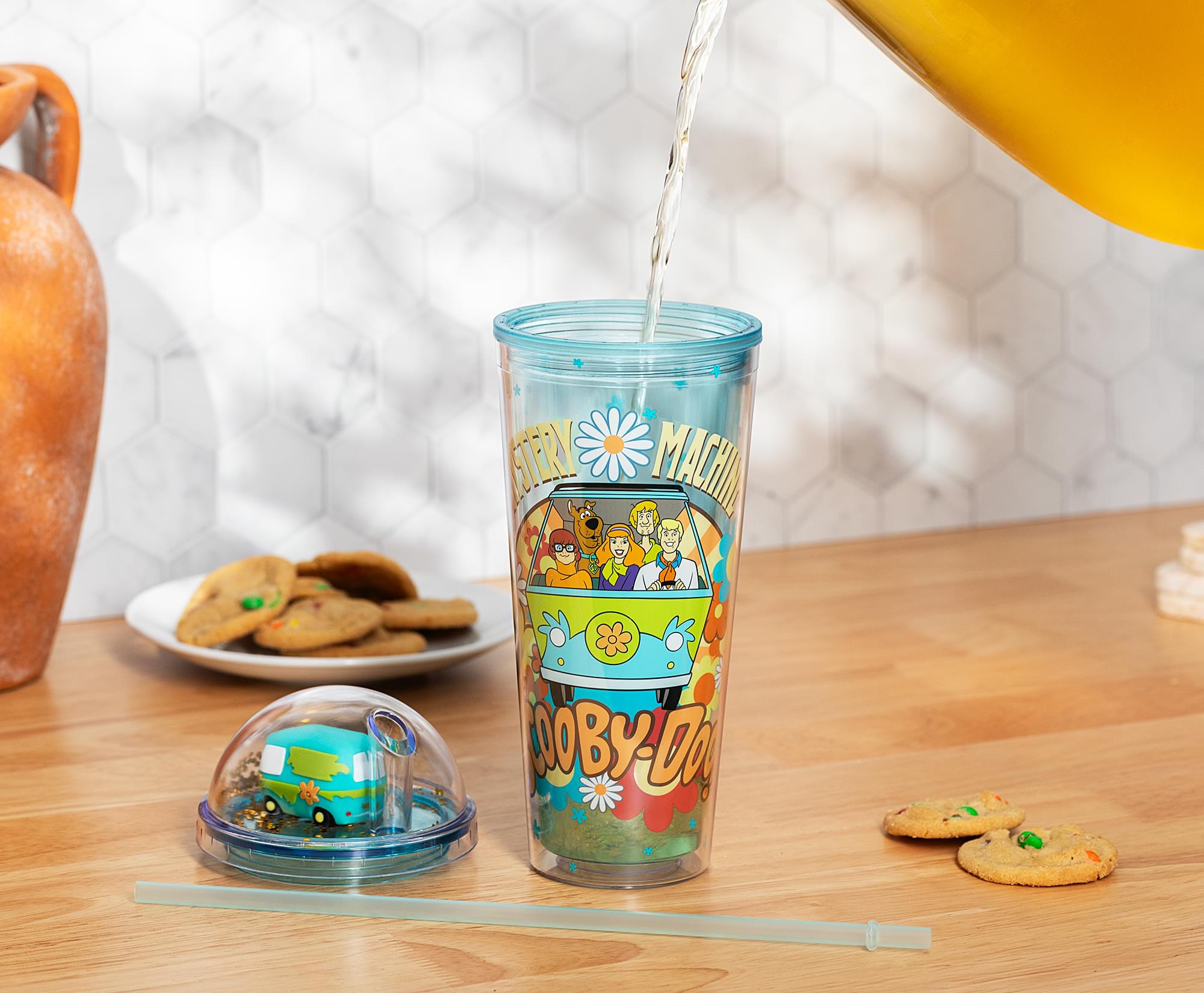 Scooby-Doo Mystery Machine Gang 24-Ounce Carnival Cup With Lid and Straw