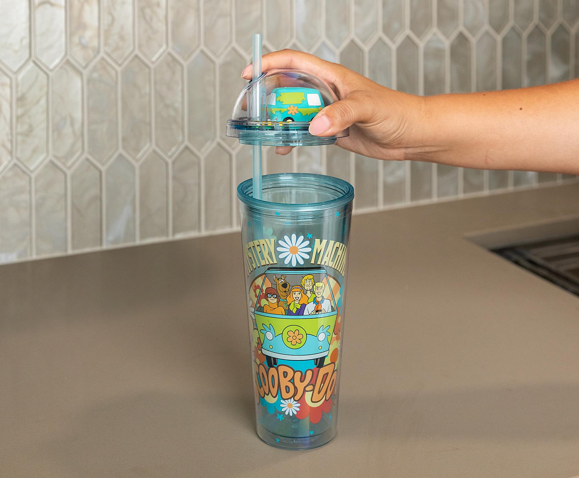 Scooby-Doo Mystery Machine Gang 24-Ounce Carnival Cup With Lid and Straw