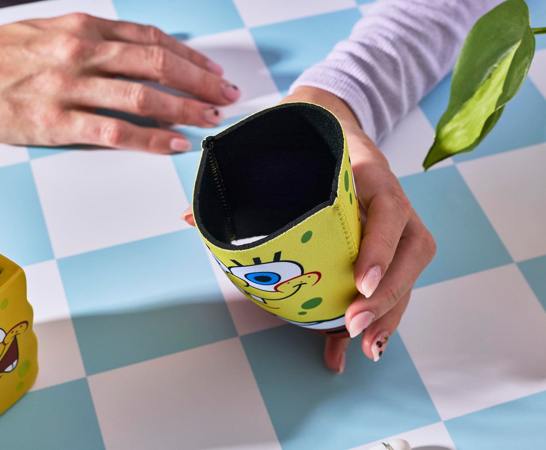 Nickelodeon SpongeBob SquarePants Face Foam Can Hugger | 4 x 4 Inches