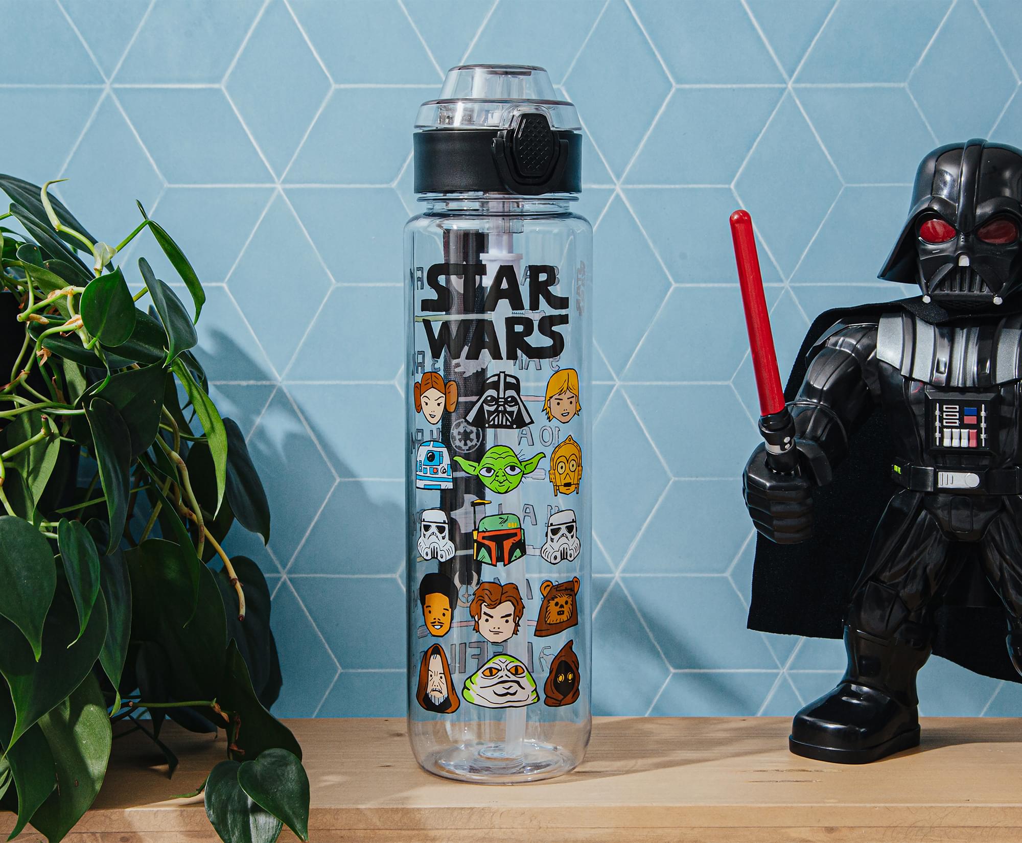 Star Wars Characters 33-Ounce Plastic Water Bottle With Timetable