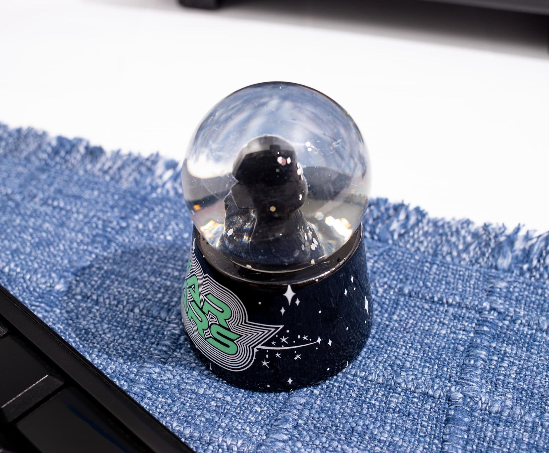 Star Wars Darth Vader 3-Inch Mini Light-Up Snow Globe