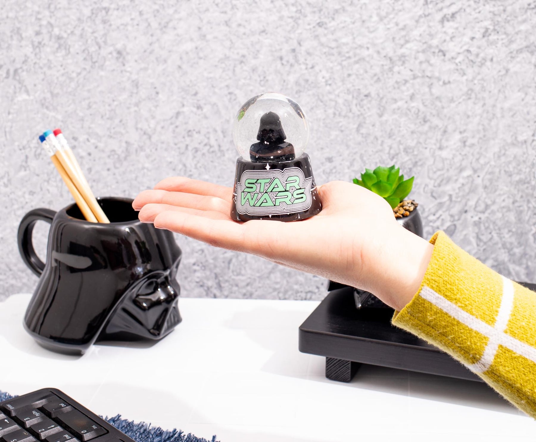 Star Wars Darth Vader 3-Inch Mini Light-Up Snow Globe