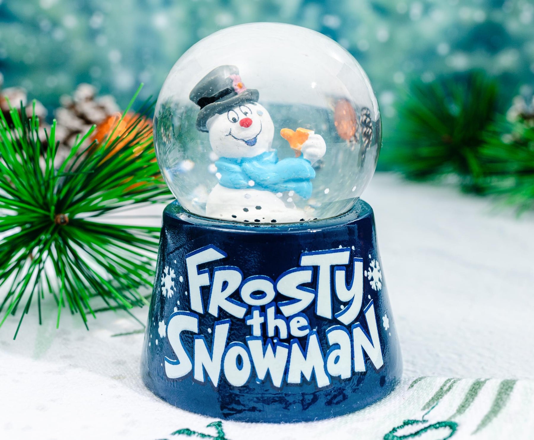Frosty The Snowman 3-Inch Mini Light-Up Snow Globe