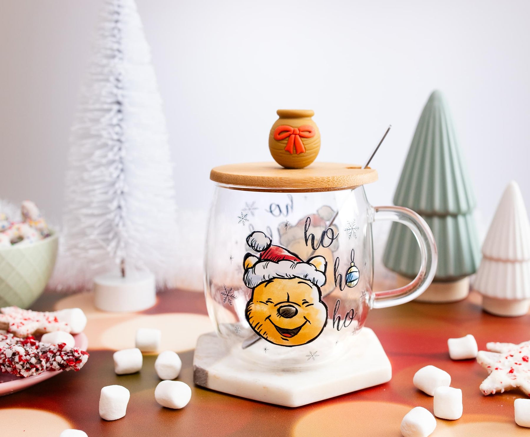Disney Winnie the Pooh Holiday 17-Ounce Glass Coffee Mug With Lid and Spoon