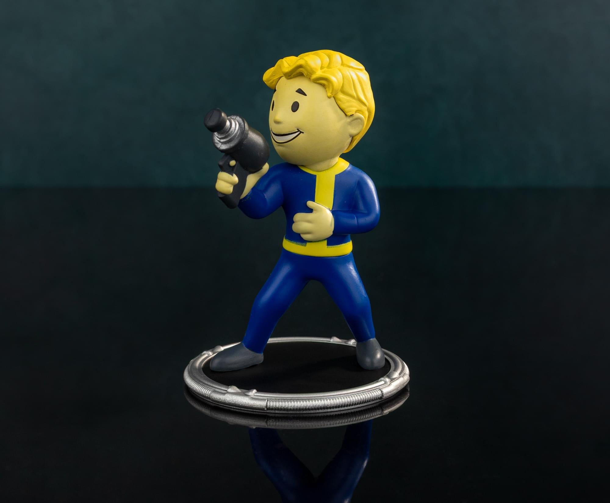 Fallout Vault Boy (Gun) 3-Inch Mini Figure