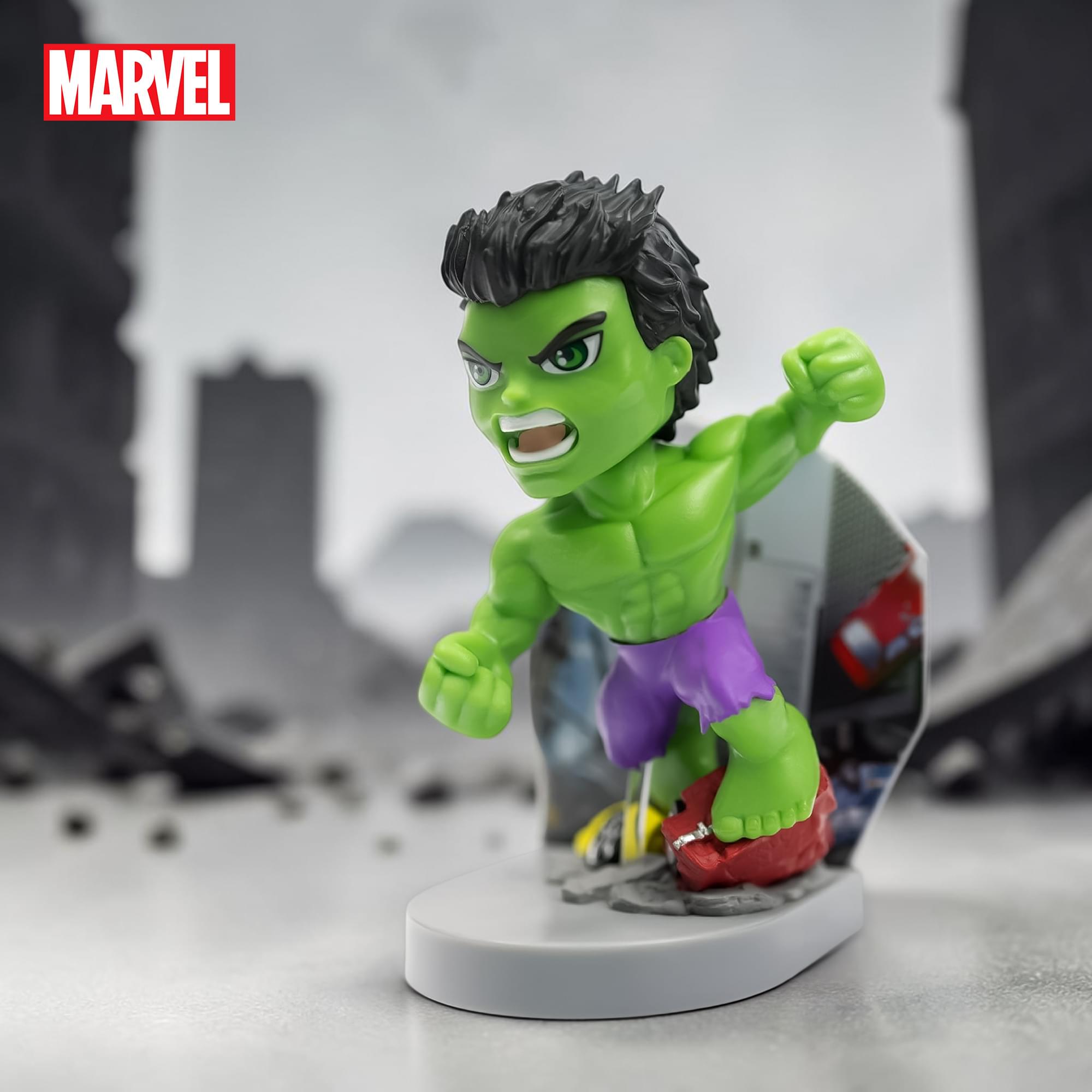 Marvel Hulk 4-Inch Superama Kinetic Energy Diorama