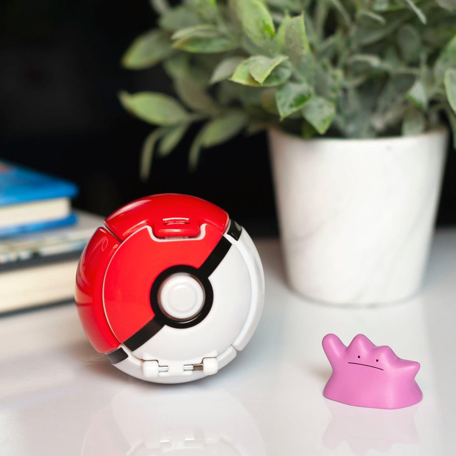Pokémon Throw 'N' Pop Poké Ball & Ditto Set | Includes Ball & 2" Ditto Figure