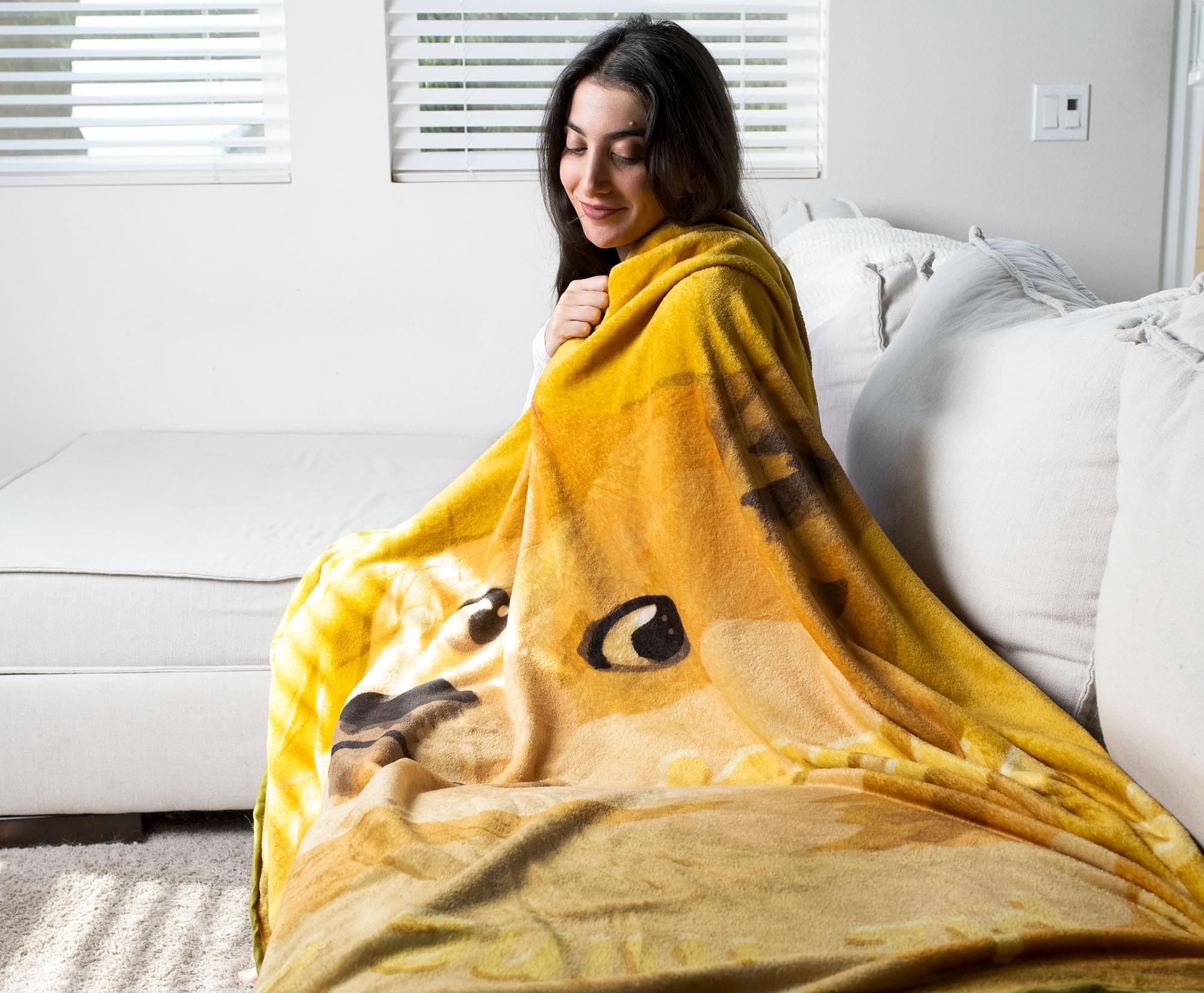 Dogecoin Cryptocurrency Round Fleece Throw Blanket | 60 Inches