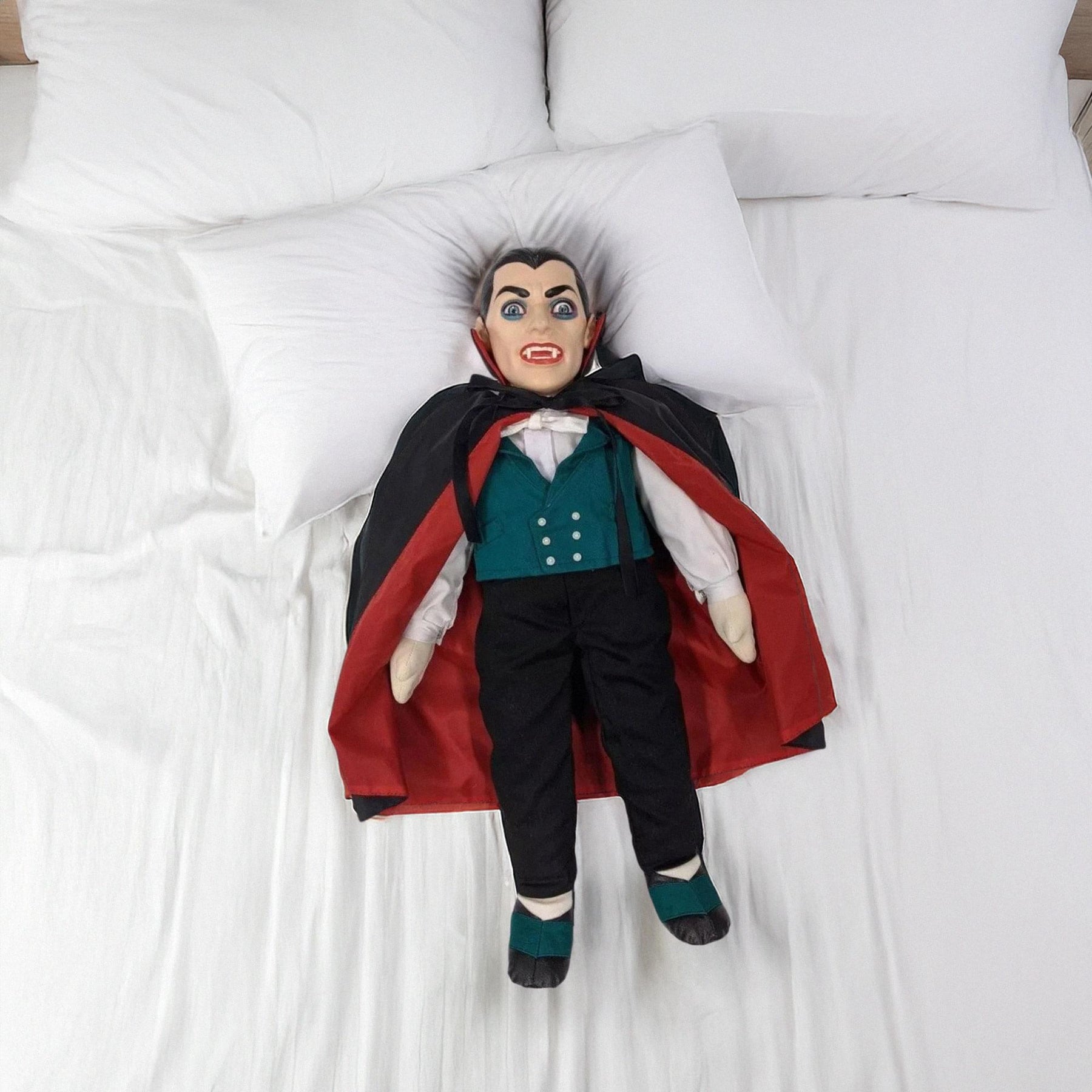 Traveler's Count Dracula Vintage Collector Doll (1985)