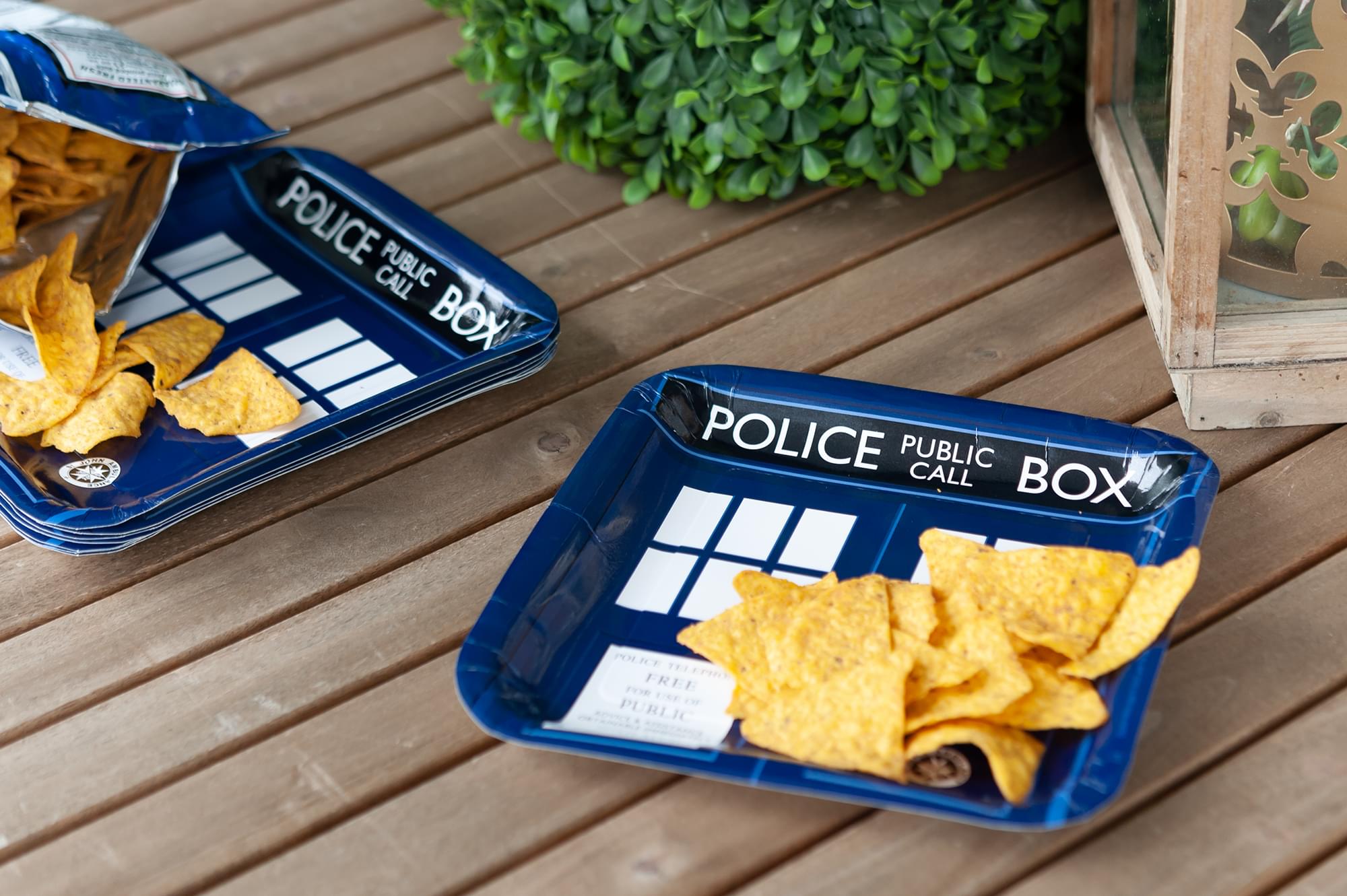 Doctor Who 9" TARDIS Square Paper Plates, Set of 8