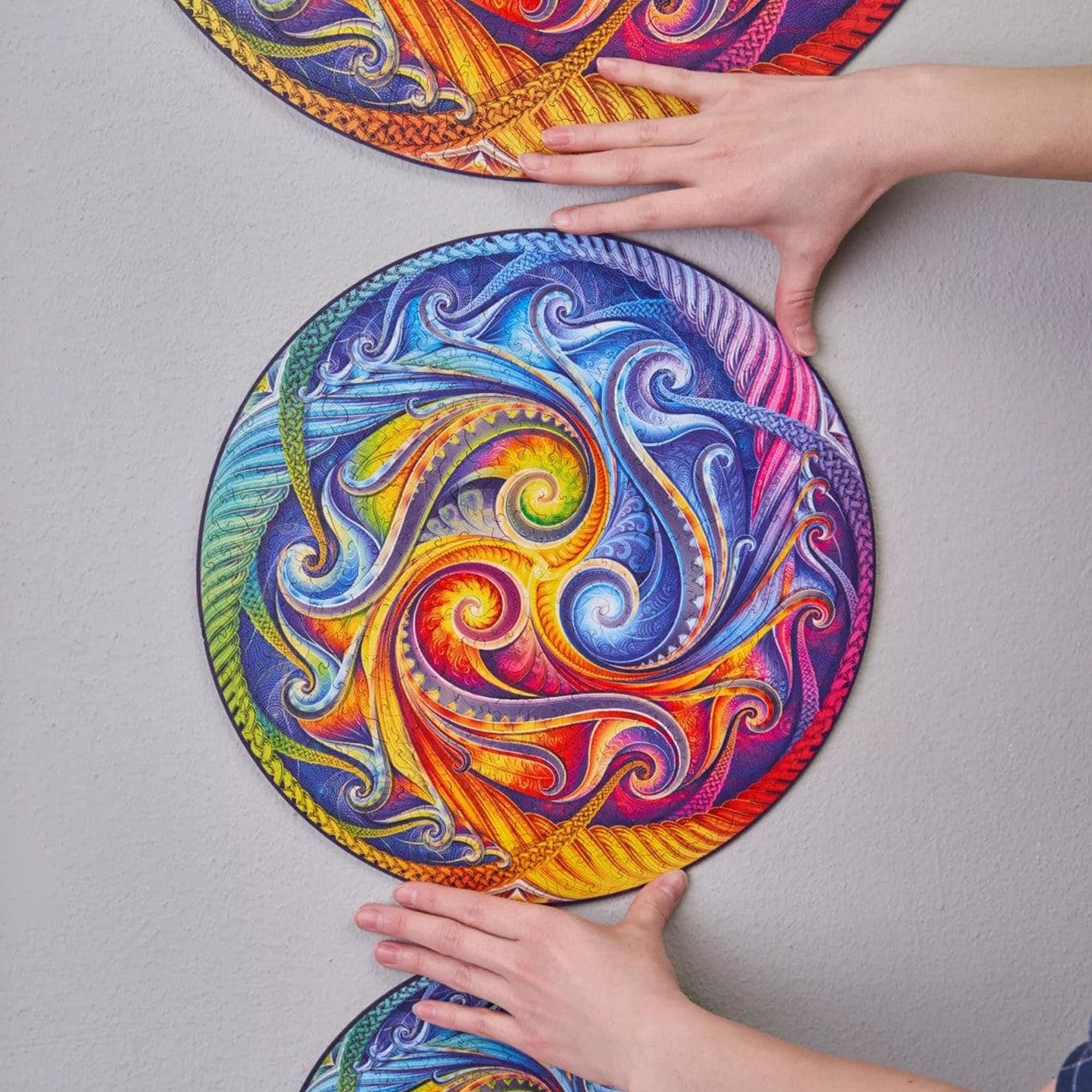 Spiral Incarnation Round 200 Piece Wooden Jigsaw Puzzle