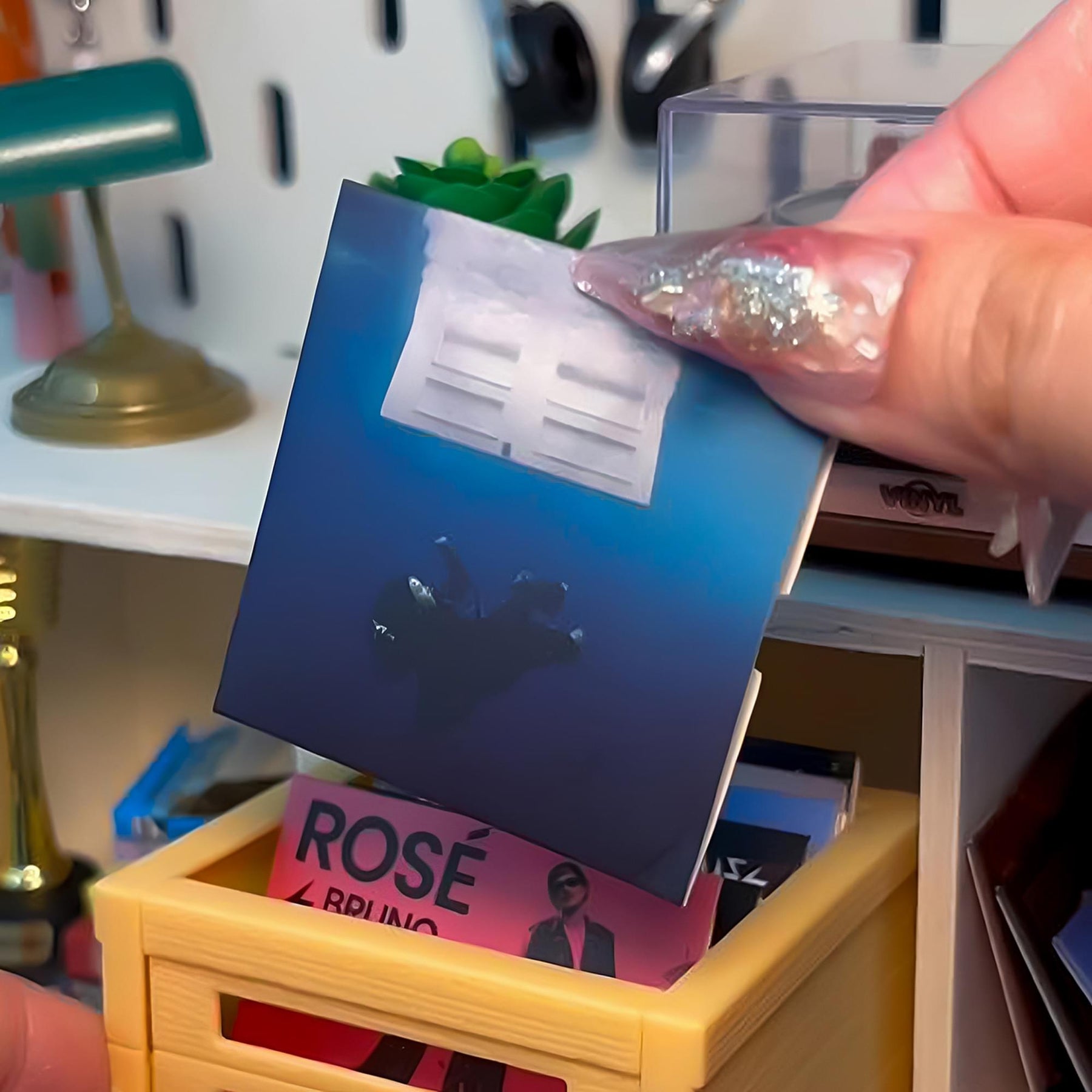 ZURU Mini Brands Really Works Vinyl Capsule Series 1 | One Random