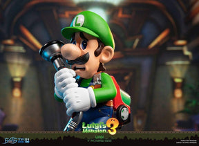 Luigis Mansion 3 Luigi 9-Inch PVC Statue
