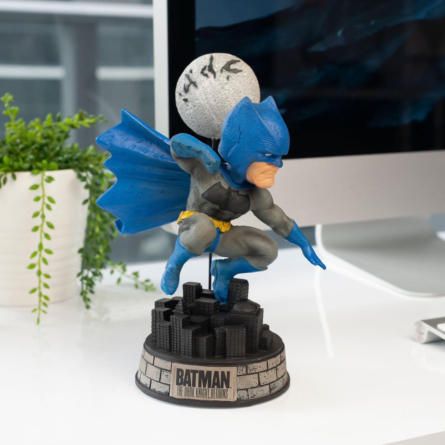 EXCLUSIVE Batman Bobblehead | Features Batman's Superhero Pose | 8" Resin Design
