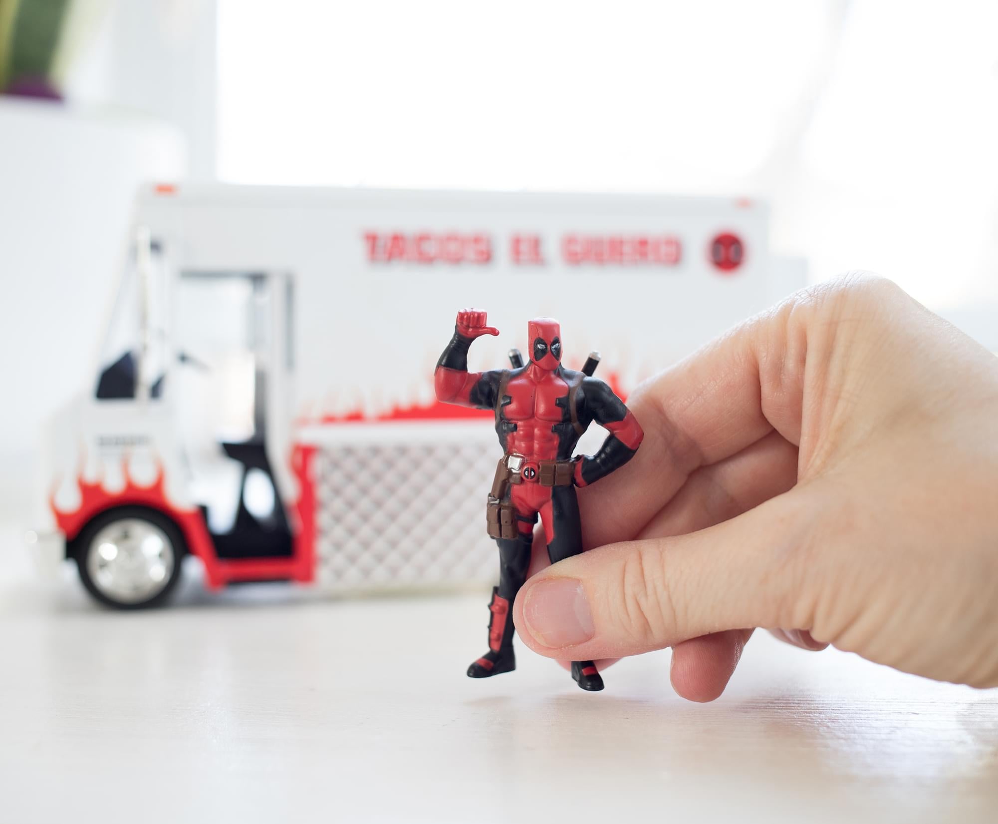 Deadpool Figure w/ 1:24 Scale Die Cast Taco Truck