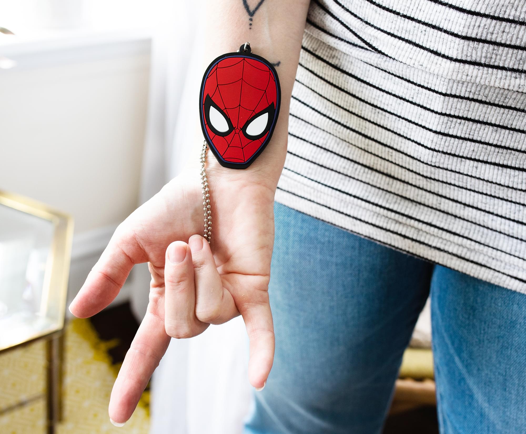 Marvel Spider-Man Printed Tin Case w/ Rubber Charm