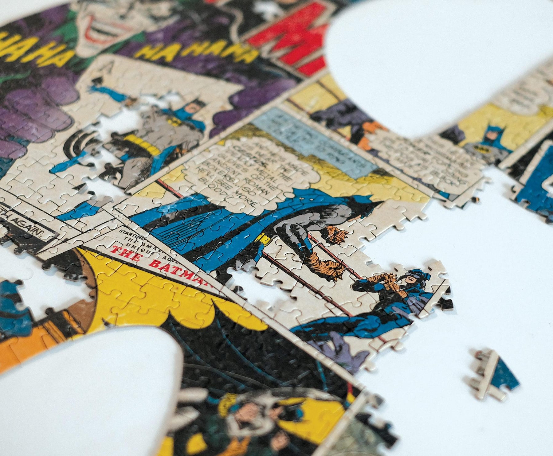 DC Comics Batman Logo-Shaped 750 Piece Jigsaw Puzzle