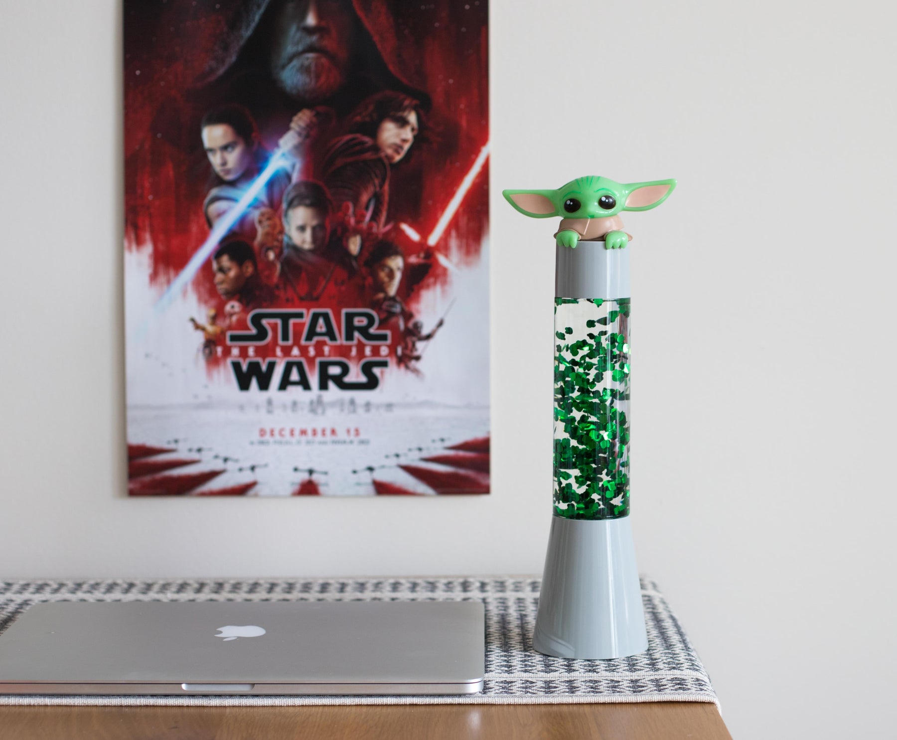 Star Wars: The Mandalorian, The Child 14-Inch 3D Top Glitter Motion Lamp Light