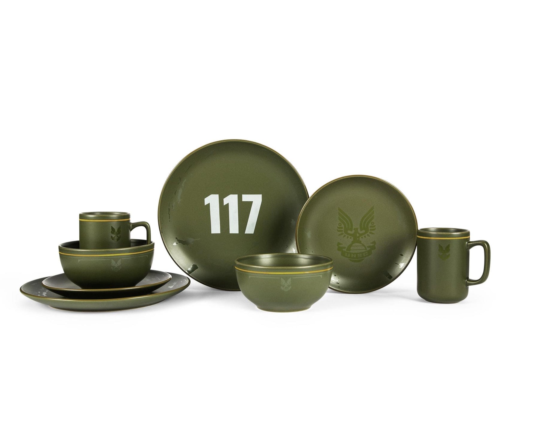 HALO Master Chief 117 Stoneware 8-Piece Dinnerware Set | Plates, Bowls, Mugs