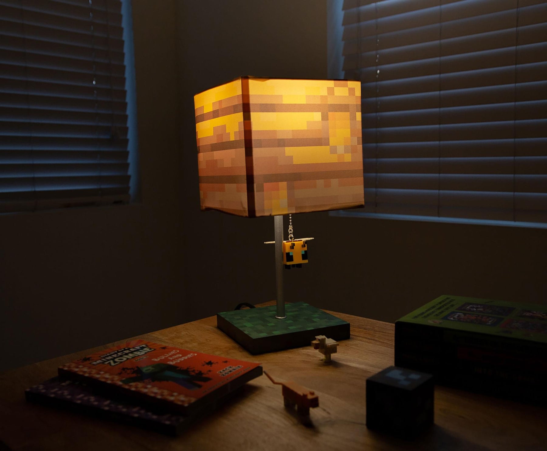 Minecraft Yellow Bee Nest Block Desk Lamp with 3D Bee Puller Free U.S. –  Ukonic
