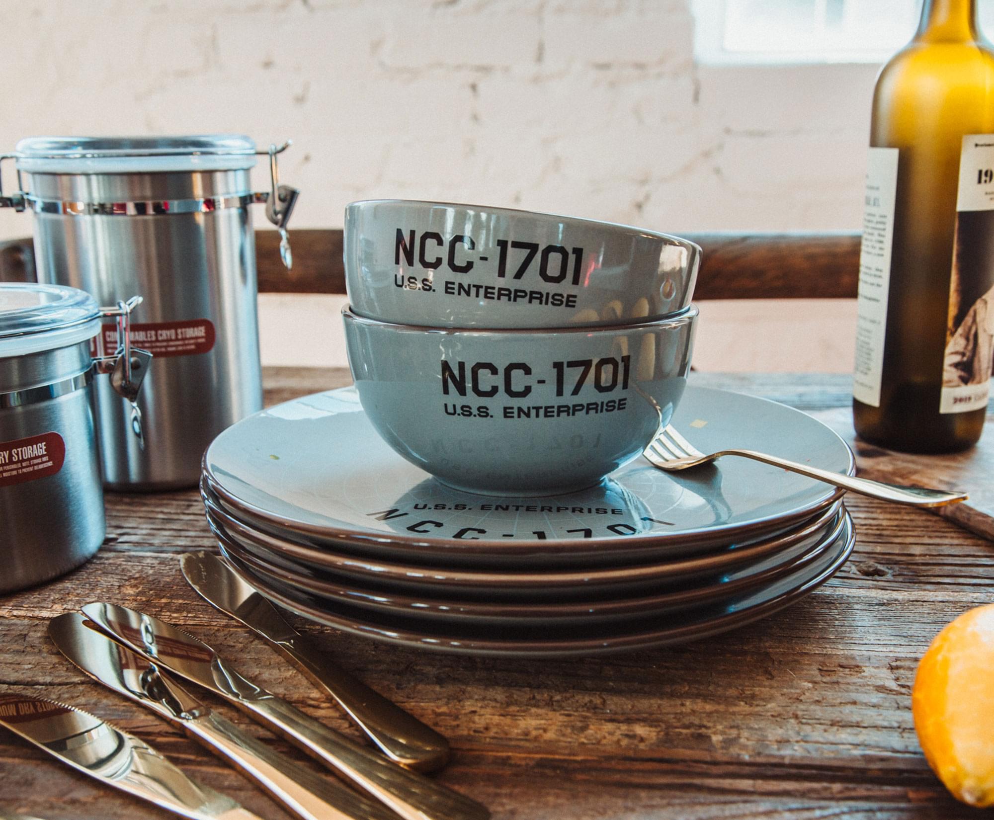 Star Trek: The Original Series NCC-1701 Series 8-Piece Ceramic Dinnerware Set
