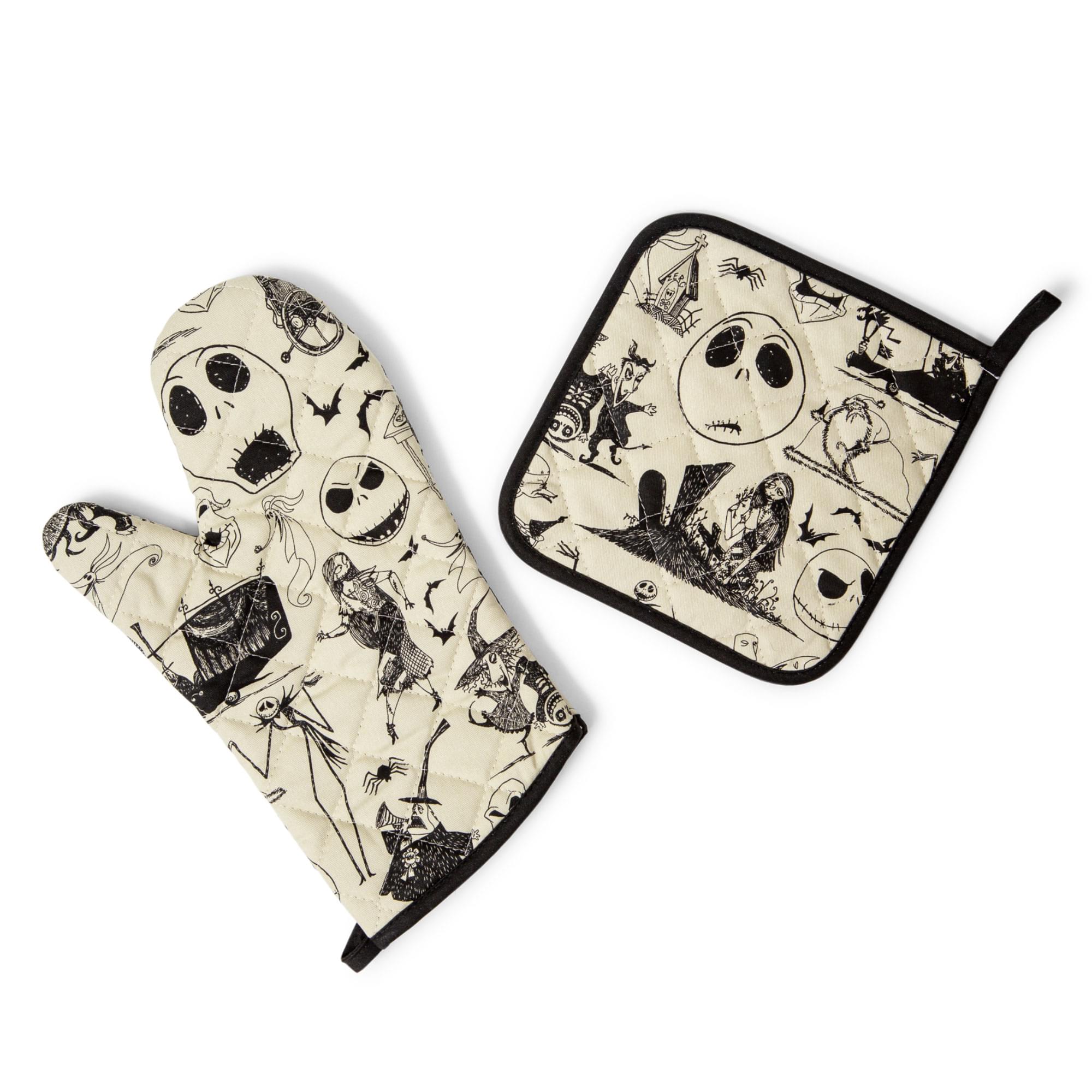 Disney The Nightmare Before Christmas Oven Mitt and Pot Holder Kitchen Set