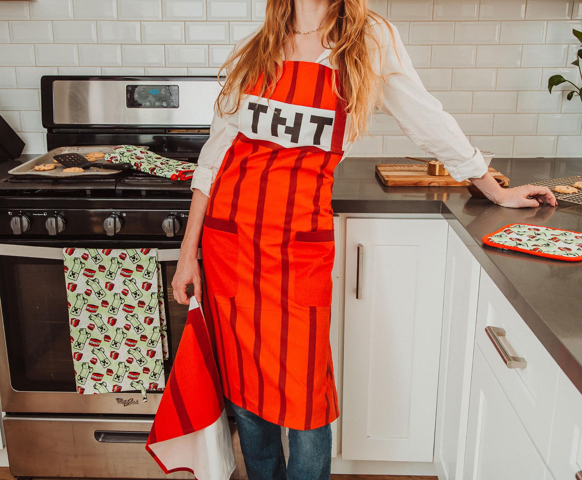 Minecraft Red TNT Kitchen Set | Apron, Oven Mitt, Dish Towels, Pot Holder