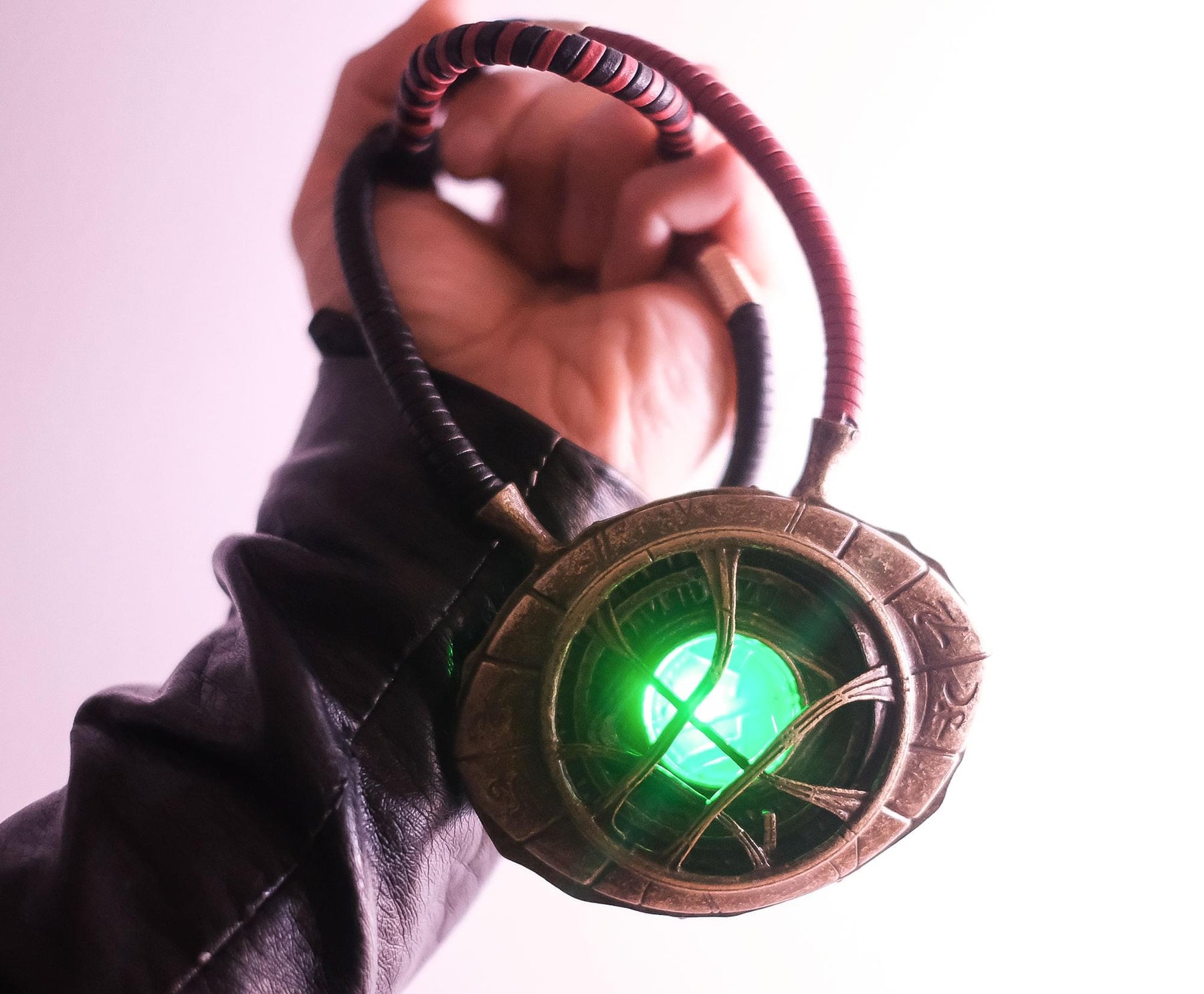 Marvel Doctor Strange Eye of Agamotto 1:1 Scale Light-Up Prop Replica Necklace