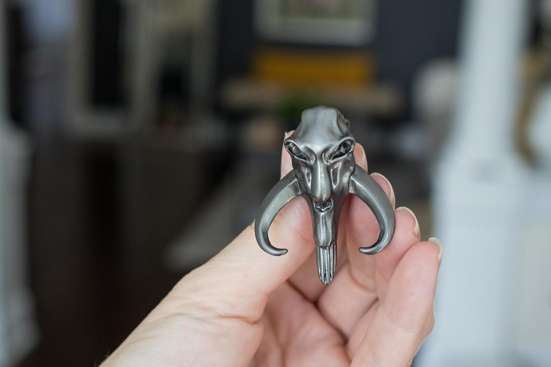 Star Wars The Mandalorian 3D Mythosaur Skull Collector Pin Toynk Exclusive