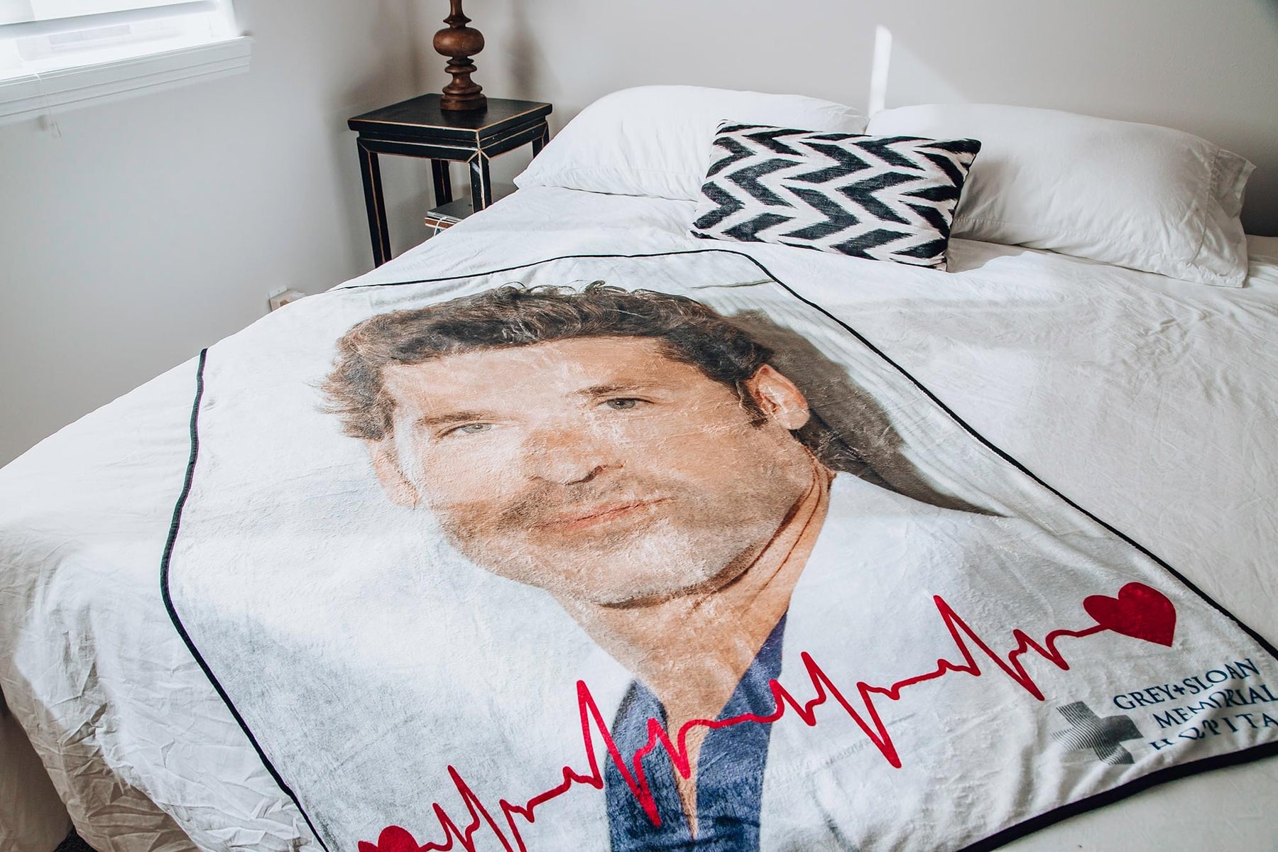 Greys Anatomy Derek Shepherd (McDreamy) Lightweight Throw Blanket | 45 x 60 Inch