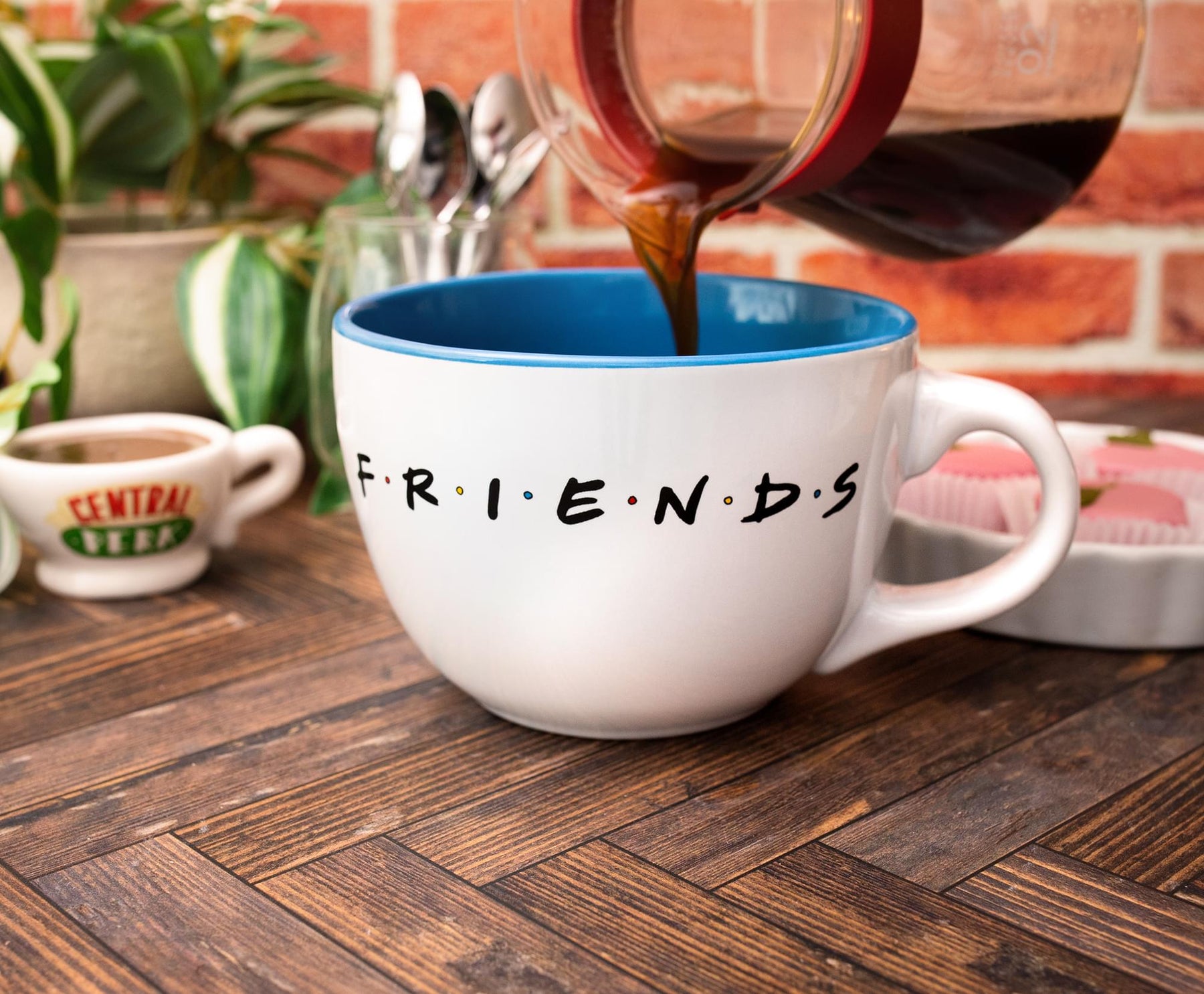 FRIENDS Gift Set Glass + Mug + 2 Coasters Doodle