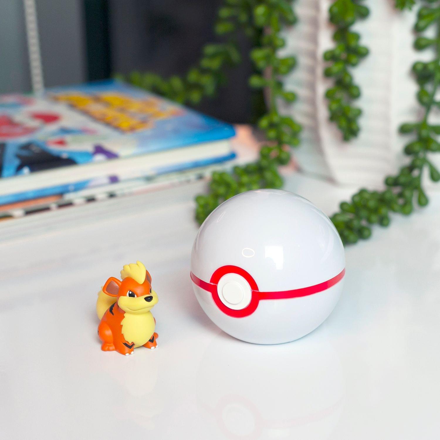 Pokémon Clip 'N' Carry Poké Ball & Growlithe Set | Includes Ball & 2" Growlithe Figure