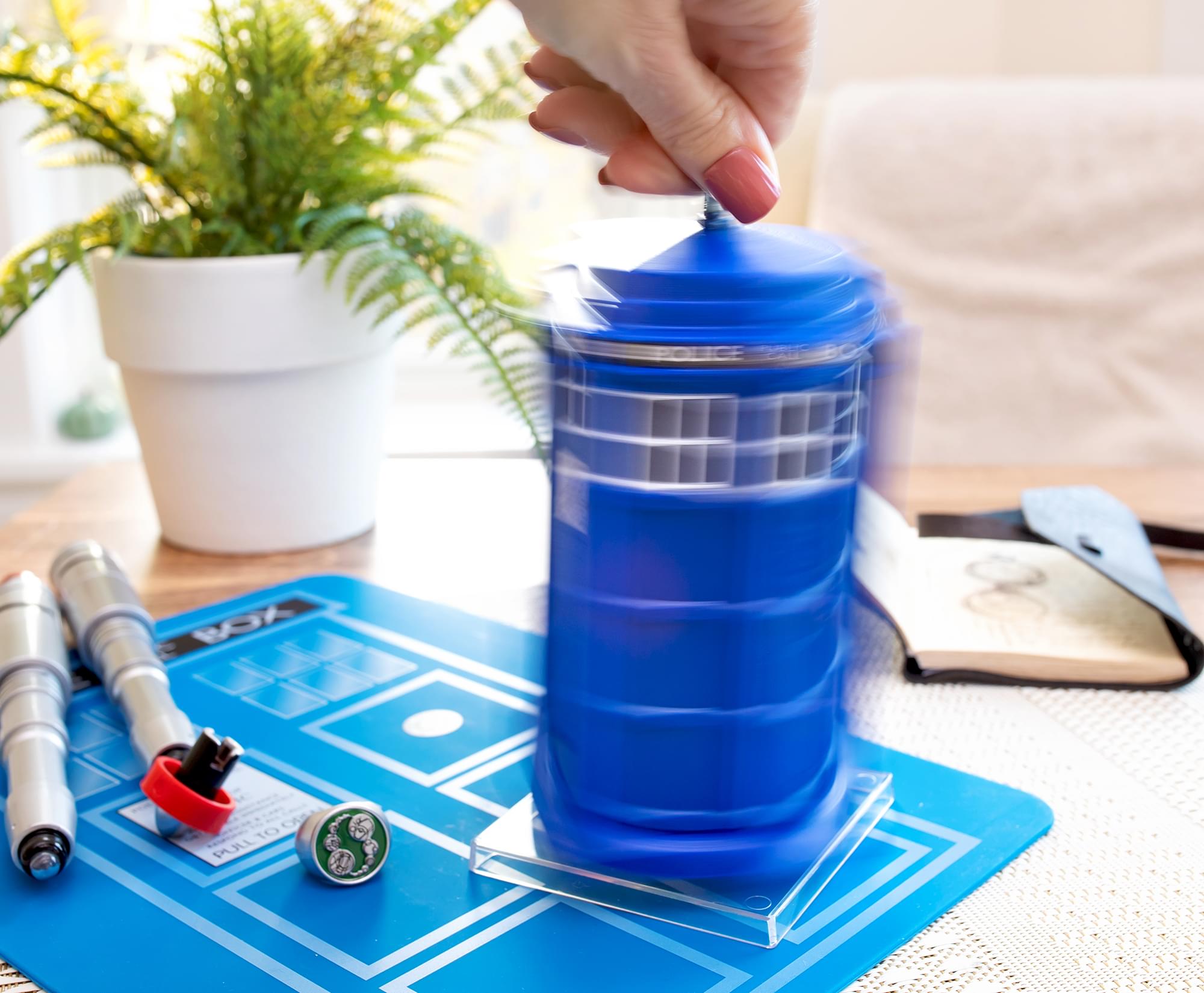 Doctor Who TARDIS Electronic Spin And Fly Vehicle