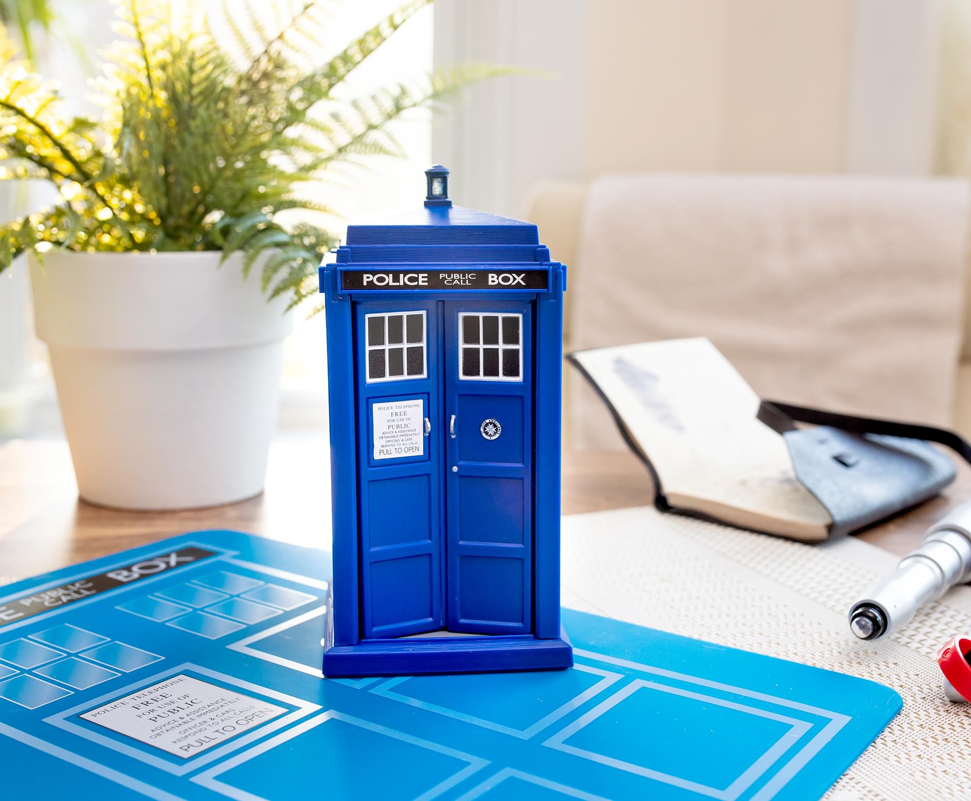 Doctor Who TARDIS Electronic Spin And Fly Vehicle