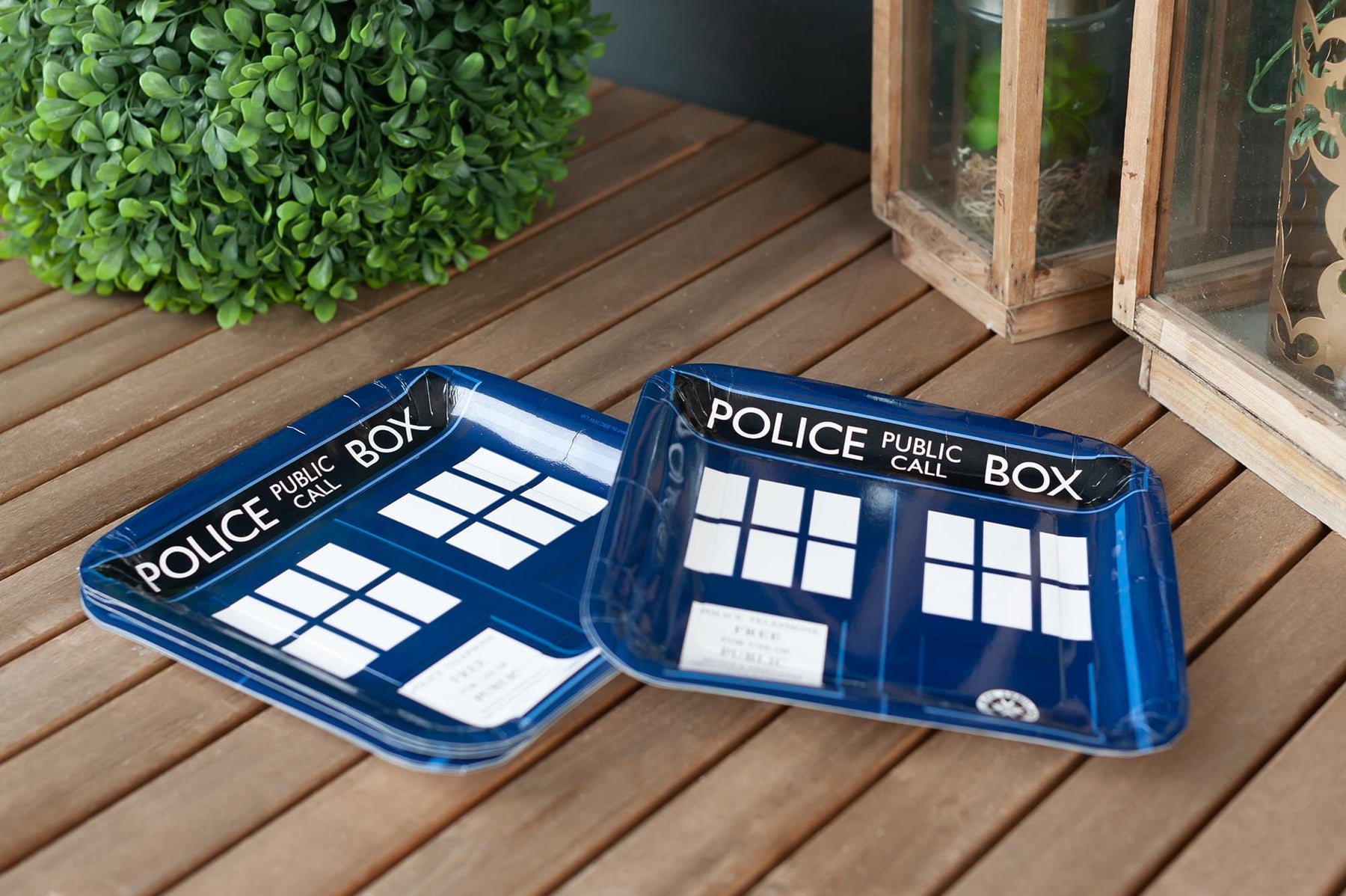 Doctor Who 9" TARDIS Square Paper Plates, Set of 8