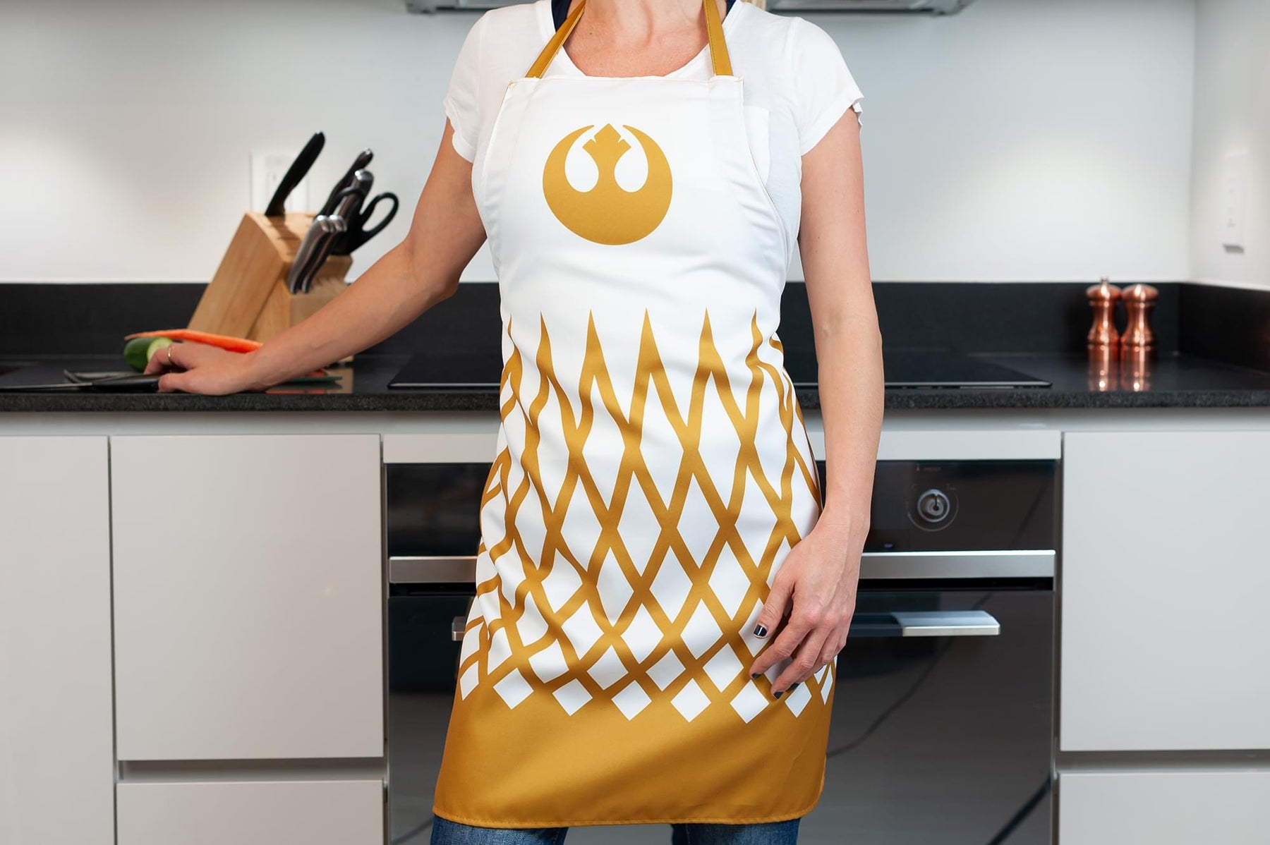 Star Wars White/Gold Adult Apron & Oven Mitt Set - Rebel Design