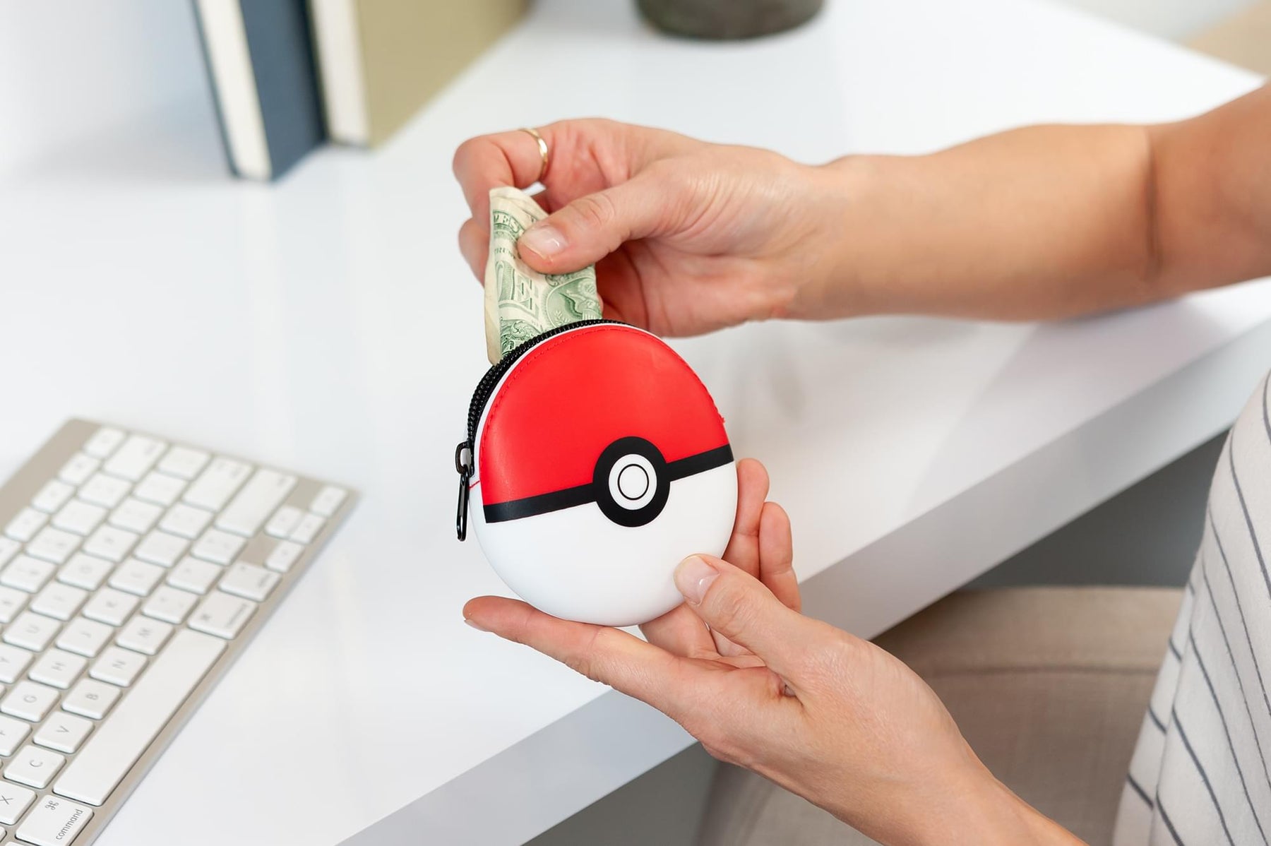 Pokémon Poké Ball Zippered Coin Pouch | Silicon Wallet For Coins And Treasures